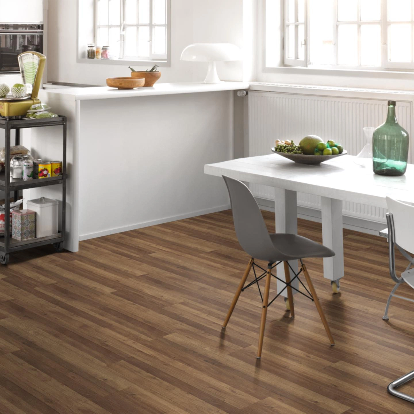 Milieubild Küche mit Essbereich - Parador HDF Klick-Designboden Modular ONE Eiche Linea antik Milieubild Küche mit Essbereich - Parador 1744551
