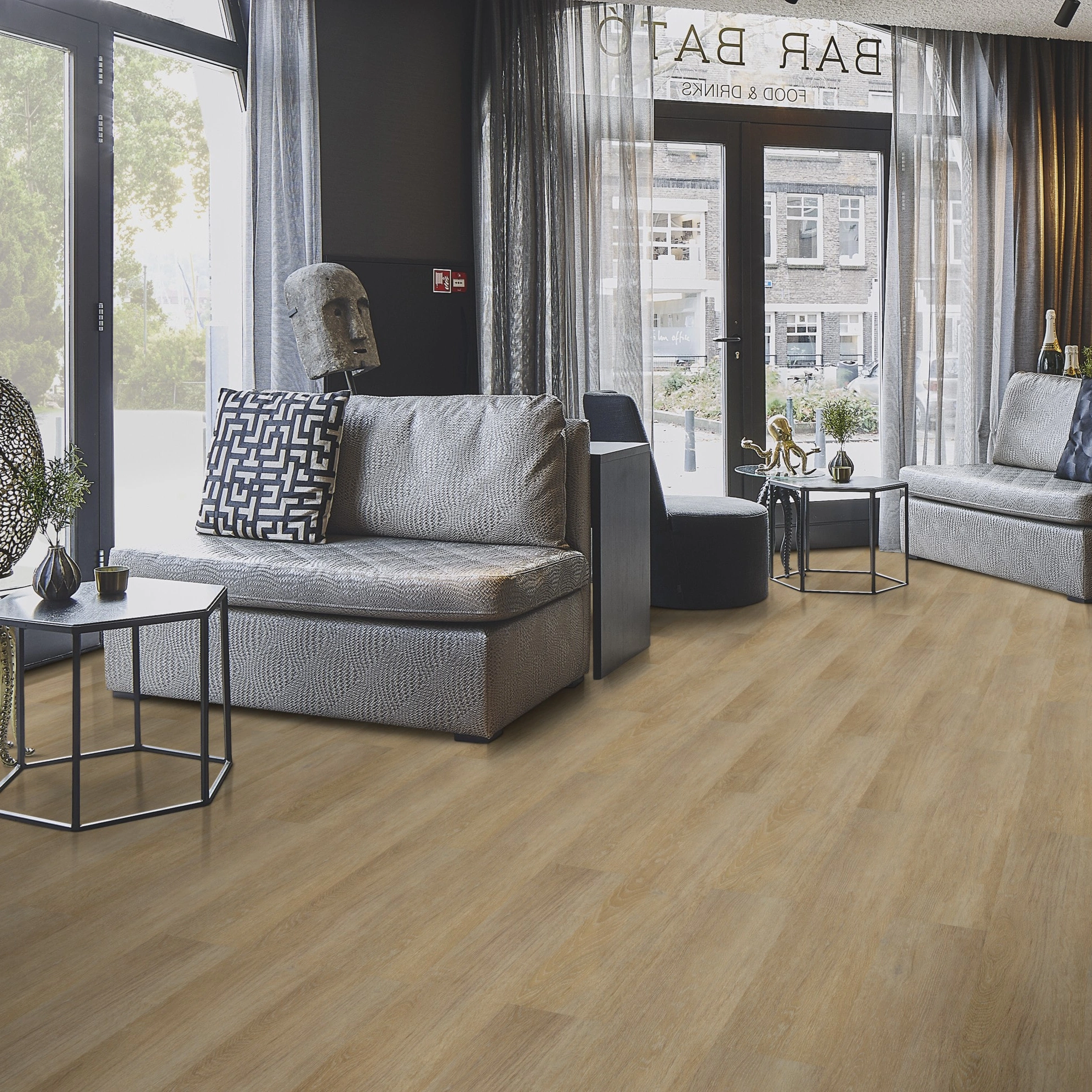 Milieubild Lounge in Hotelbar - Forbo Flooring Klebe-Vinyl Enduro Dryback Wood Golden Oak Milieubild Lounge in Hotelbar - Forbo Flooring 217622