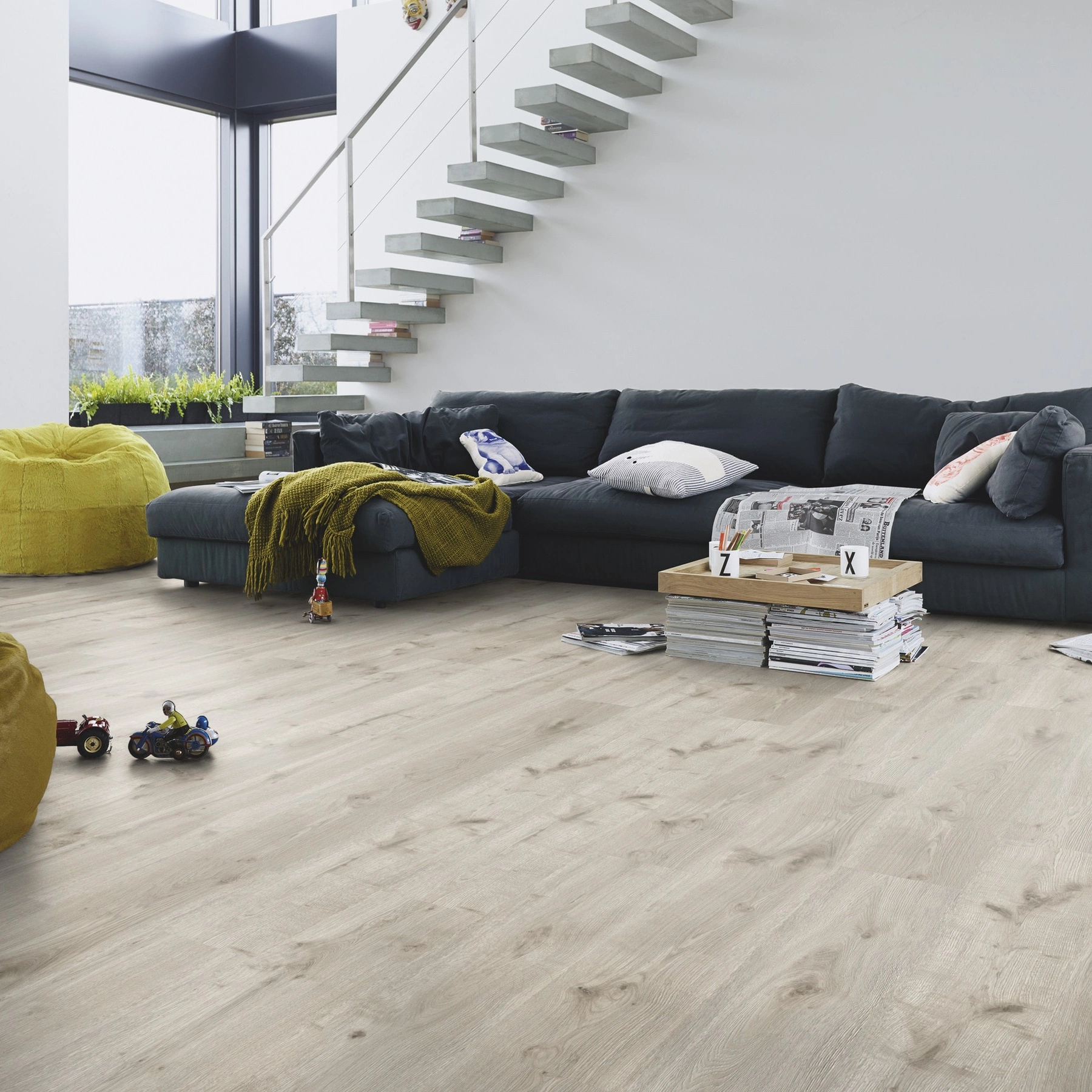 Milieubild Modernes Wohnzimmer mit Kamin - MEISTER Laminat LC 55 White Oak Milieubild Modernes Wohnzimmer mit Kamin - MEISTER 600012-1288198-06670