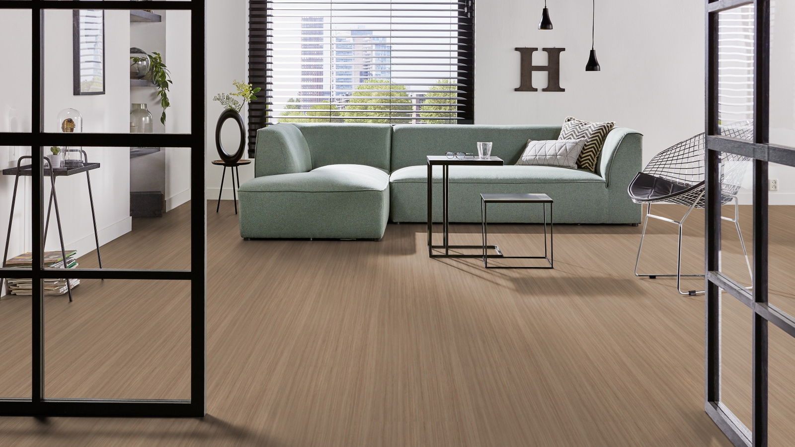 Milieubild Modernes Wohnzimmer mit mintgrünem Sofa - Forbo Flooring 176504