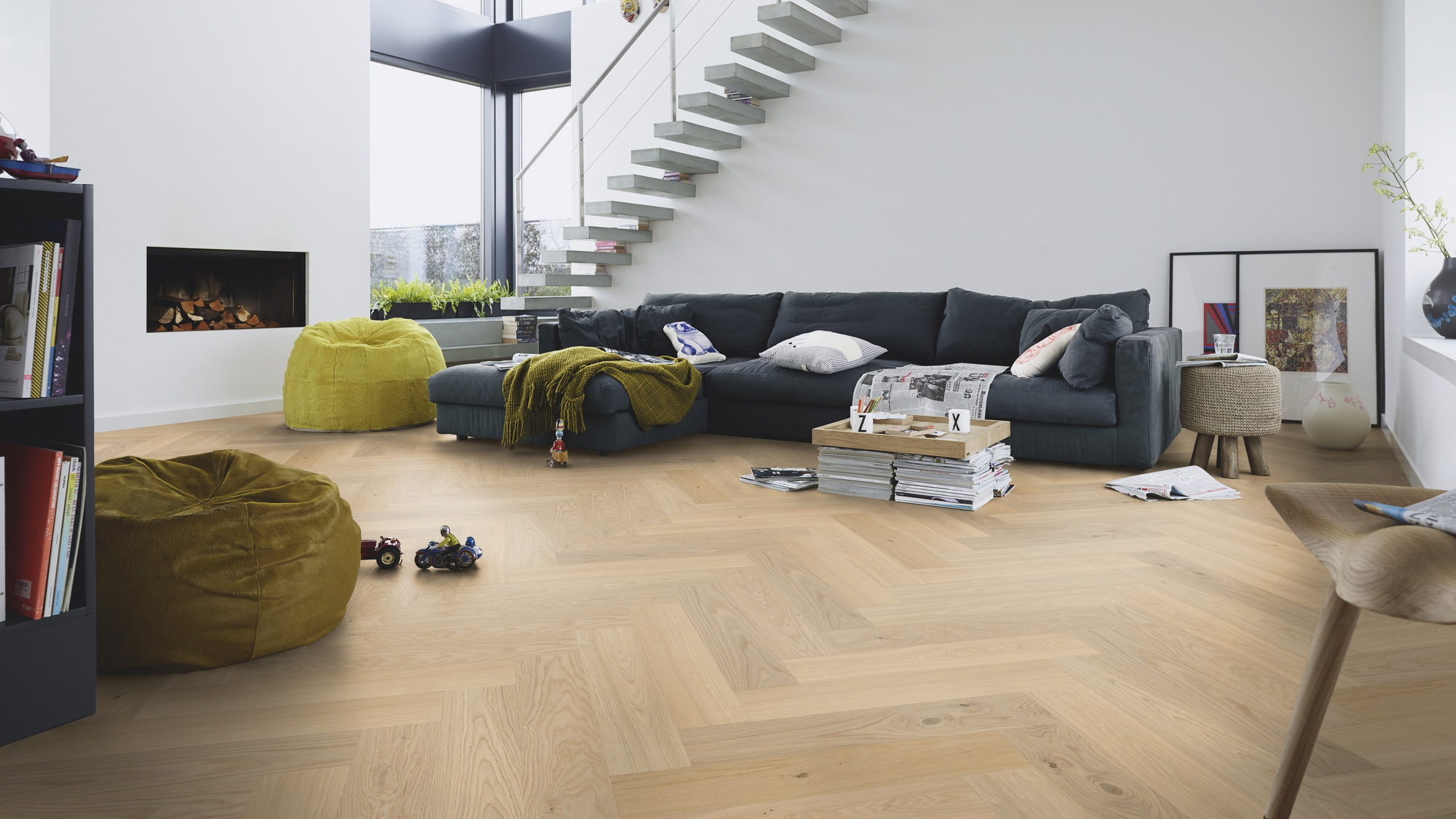 Milieubild Modernes Wohnzimmer mit Kamin - MEISTER Holzboden HS 500 Lindura Eiche classic Alabaster Milieubild Modernes Wohnzimmer mit Kamin - MEISTER 500010-0700140-08929