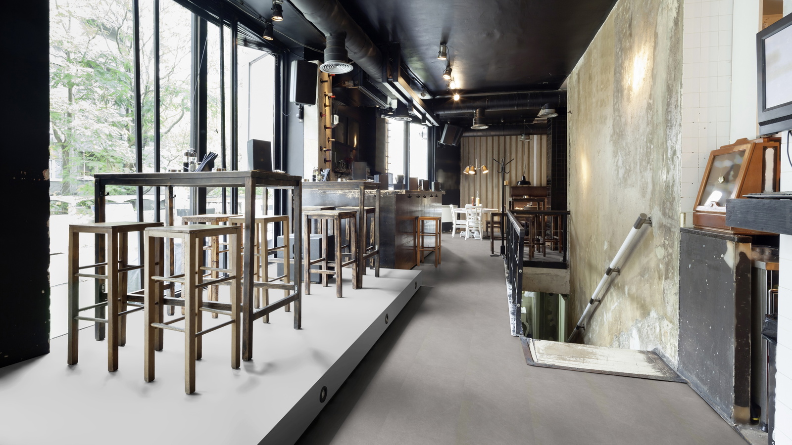 Milieubild Restaurant - Bar mit Tischen und Hockern - wineo PL15404SXL