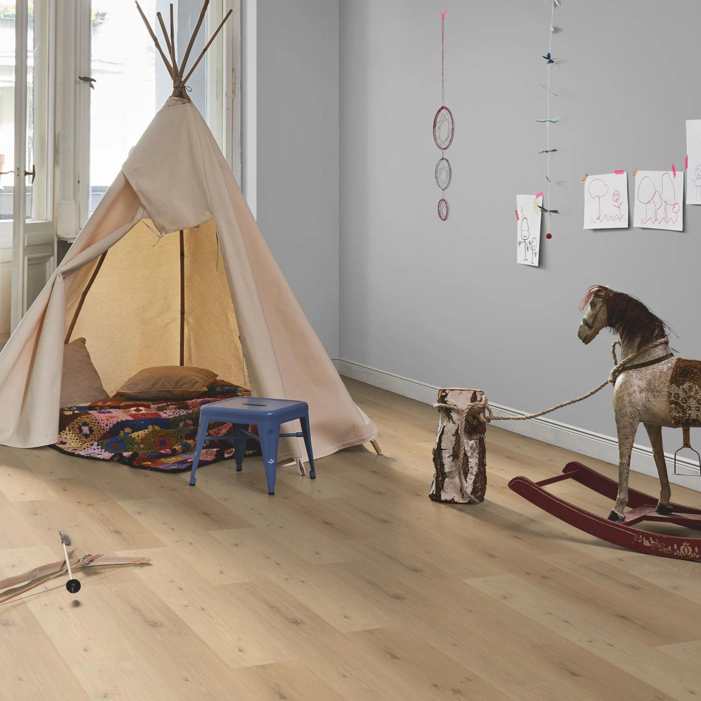 Milieubild Kinderzimmer in Stadtwohnung - Parador HDF Klick-Vinyl Classic 2030 Eiche Natural Mix hell Milieubild Kinderzimmer in Stadtwohnung - Parador 1730639