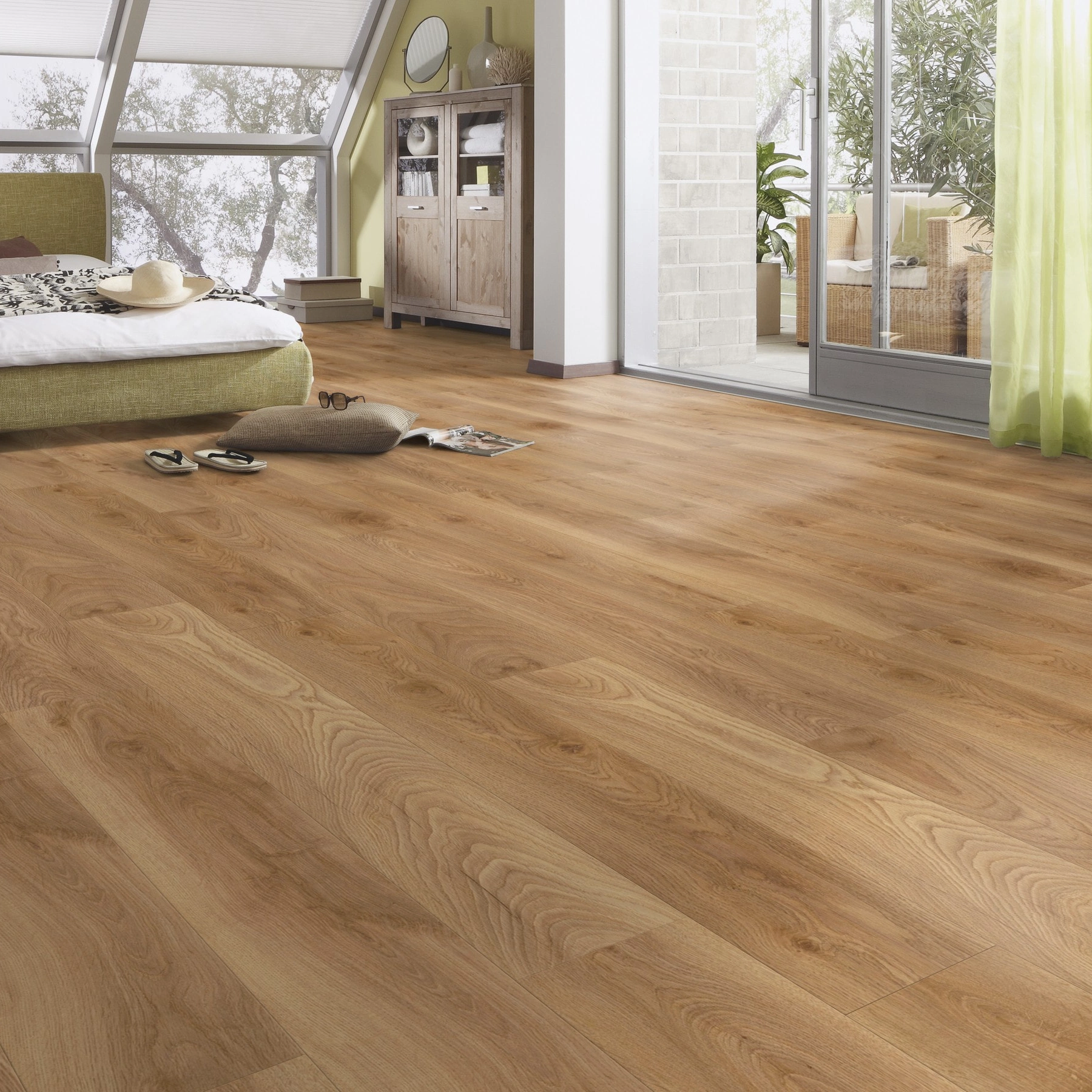 Milieubild Schlafzimmer im modernen Dachgeschoss - Meister Laminat LD 150 Eiche Woodend Milieubild Schlafzimmer im modernen Dachgeschoss - Meister 600017-1288198-07014