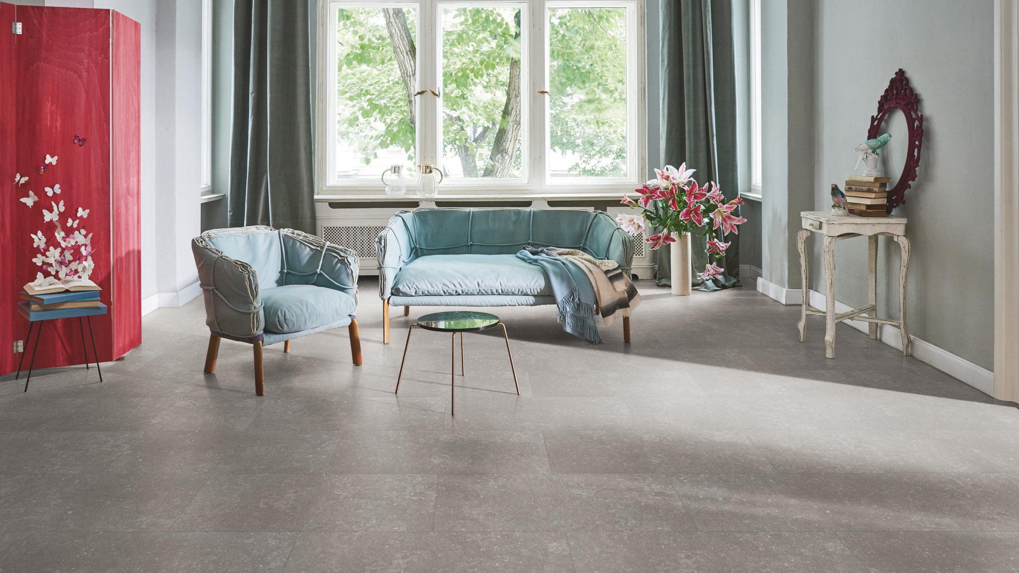 Milieubild Wohnzimmer in Stadtwohnung - Parador HDF Klick-Designboden Modular ONE Granit grau Milieubild Wohnzimmer in Stadtwohnung - Parador 1743536