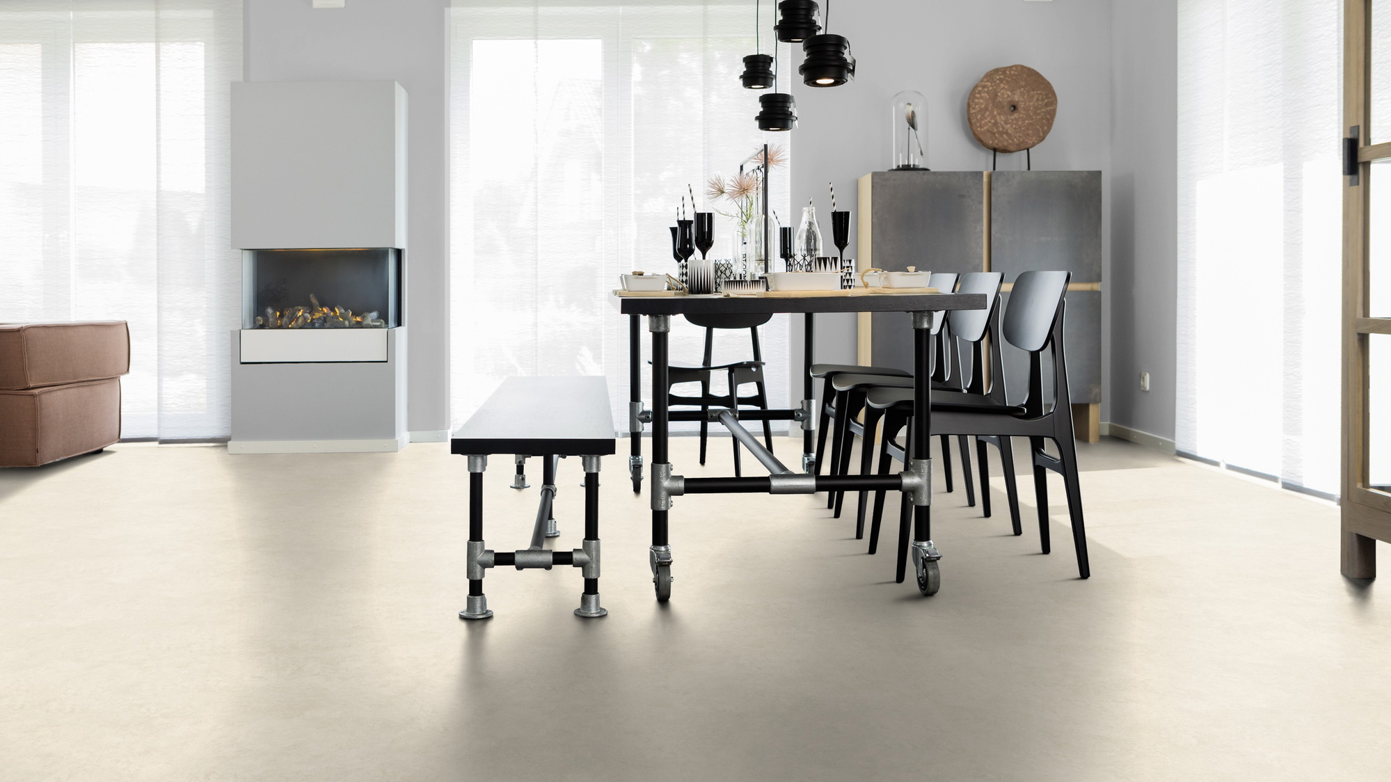 Milieubild Esszimmer mit Kamin - wineo Klebe-Bioboden PURLINE wineo 1200 stone XL This is Theo Milieubild Esszimmer mit Kamin - wineo PL115R