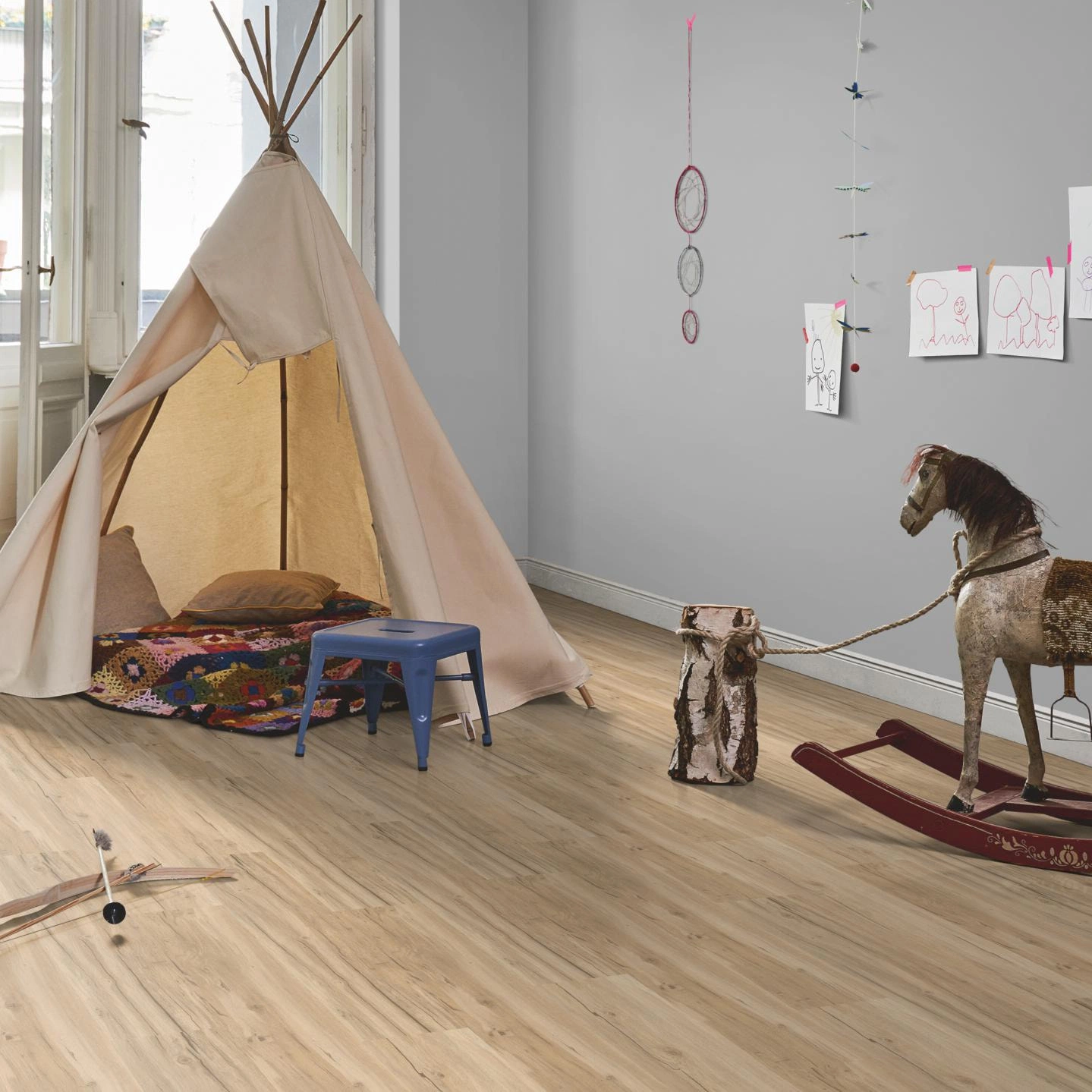 Milieubild Kinderzimmer in Stadtwohnung - Parador HDF Klick-Vinyl Basic 30 Eiche Memory geschliffen Milieubild Kinderzimmer in Stadtwohnung - Parador 1730621