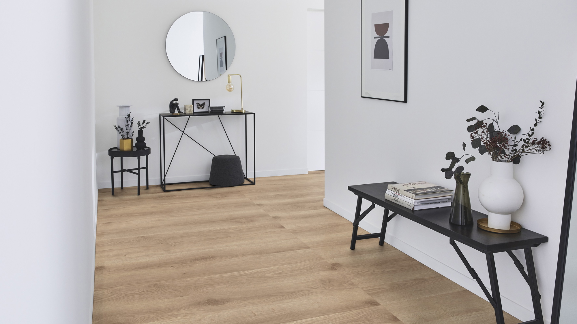 Milieubild Flur mit Sideboard und Spiegel - Tarkett Klebe-Vinyl iD Inspiration 55 CLASSICS Contemporary Oak Natural Milieubild Flur mit Sideboard und Spiegel - Tarkett 24513019