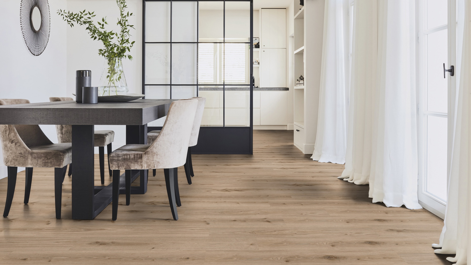 Milieubild Modernes Esszimmer mit Glas-Schiebetür - Tarkett 260053006