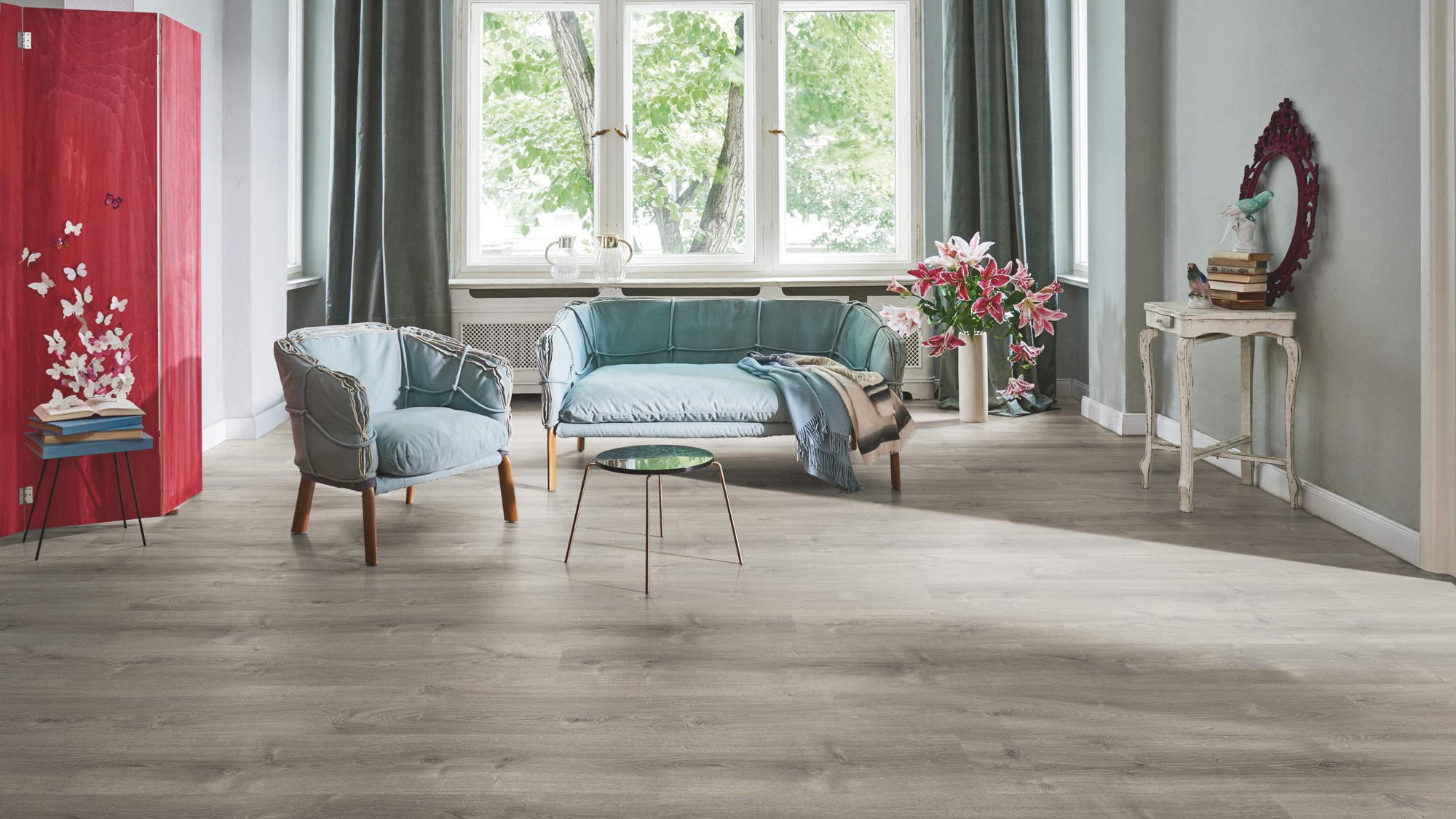 Milieubild Wohnzimmer in Stadtwohnung - Parador Laminat Basic 600 Eiche Valere perlgrau gekälkt Milieubild Wohnzimmer in Stadtwohnung - Parador 1744355