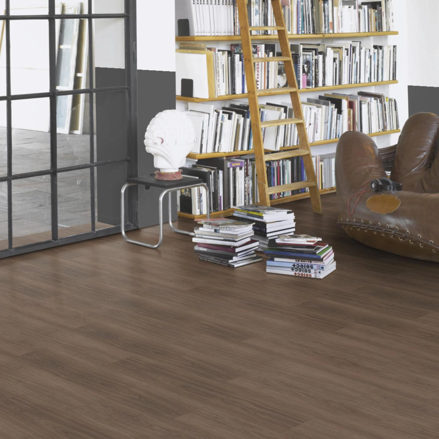 Milieubild Modernes Wohnzimmer mit Atelier - Parador HDF Klick-Designboden Modular ONE Eiche Artemis kaffeebraun Milieubild Modernes Wohnzimmer mit Atelier - Parador 1748719