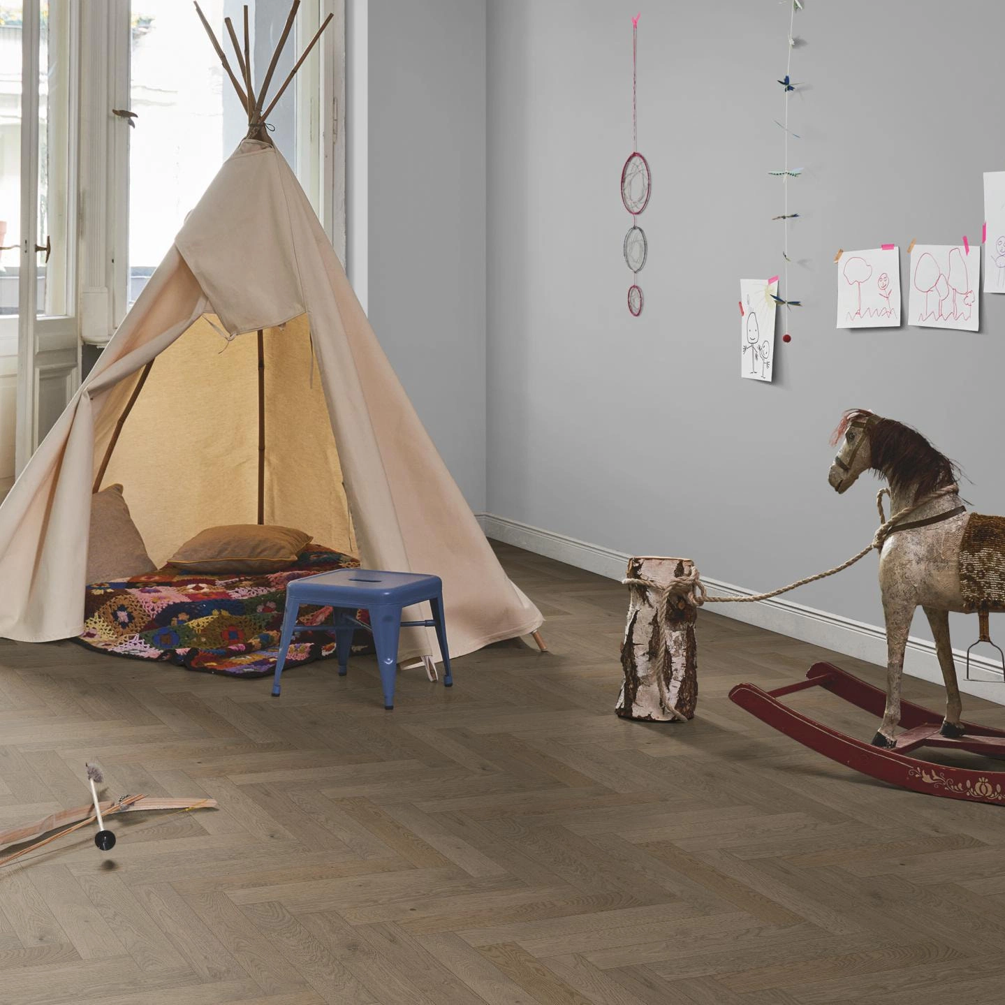 Milieubild Kinderzimmer in Stadtwohnung - Parador Parkett Trendtime 3 Eiche Chalet grau Milieubild Kinderzimmer in Stadtwohnung - Parador 1748885