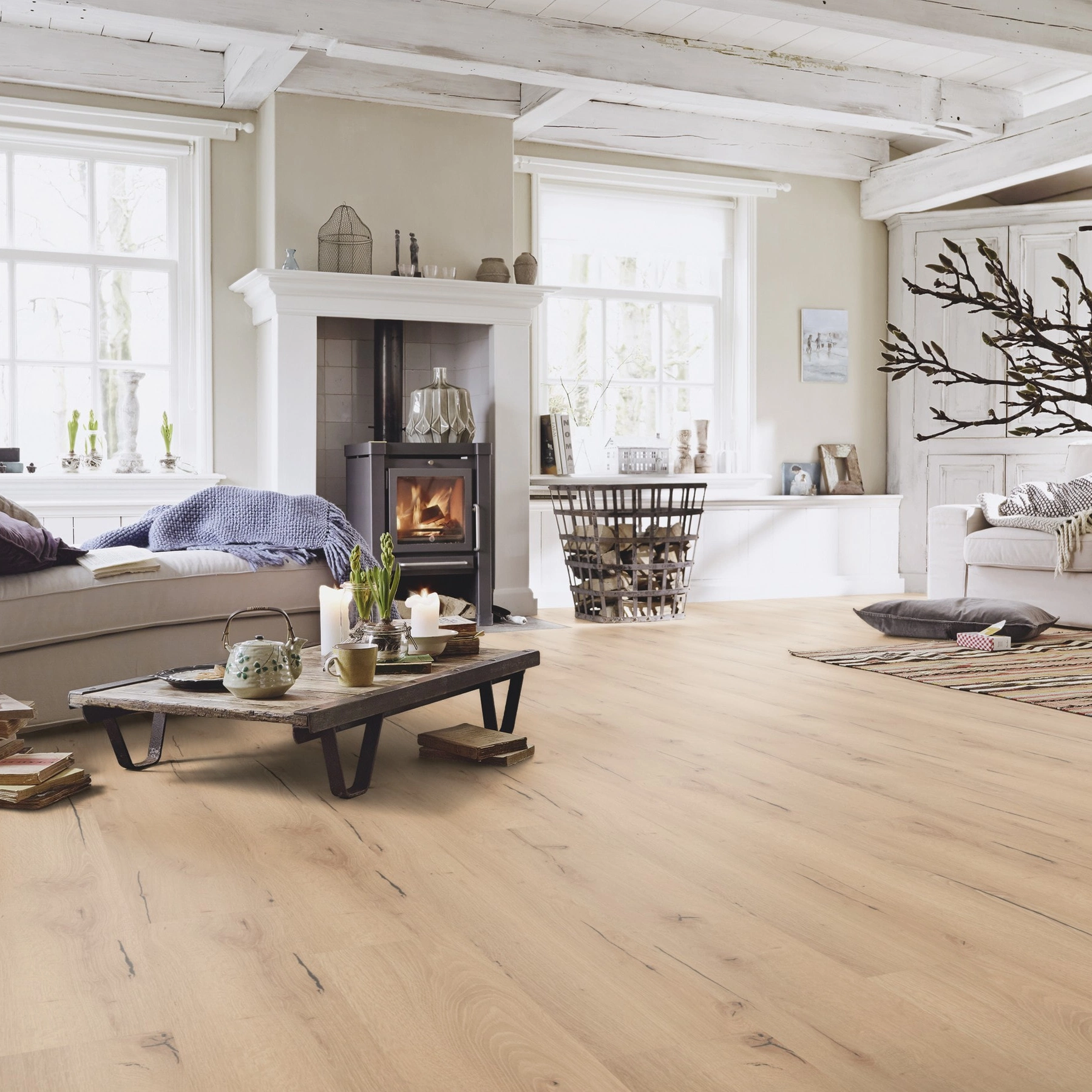 Milieubild Wohnzimmer im Landhaus-Stil - MEISTER Laminat LC 55 Risseiche hell Milieubild Wohnzimmer im Landhaus-Stil - MEISTER 600012-1288198-06258