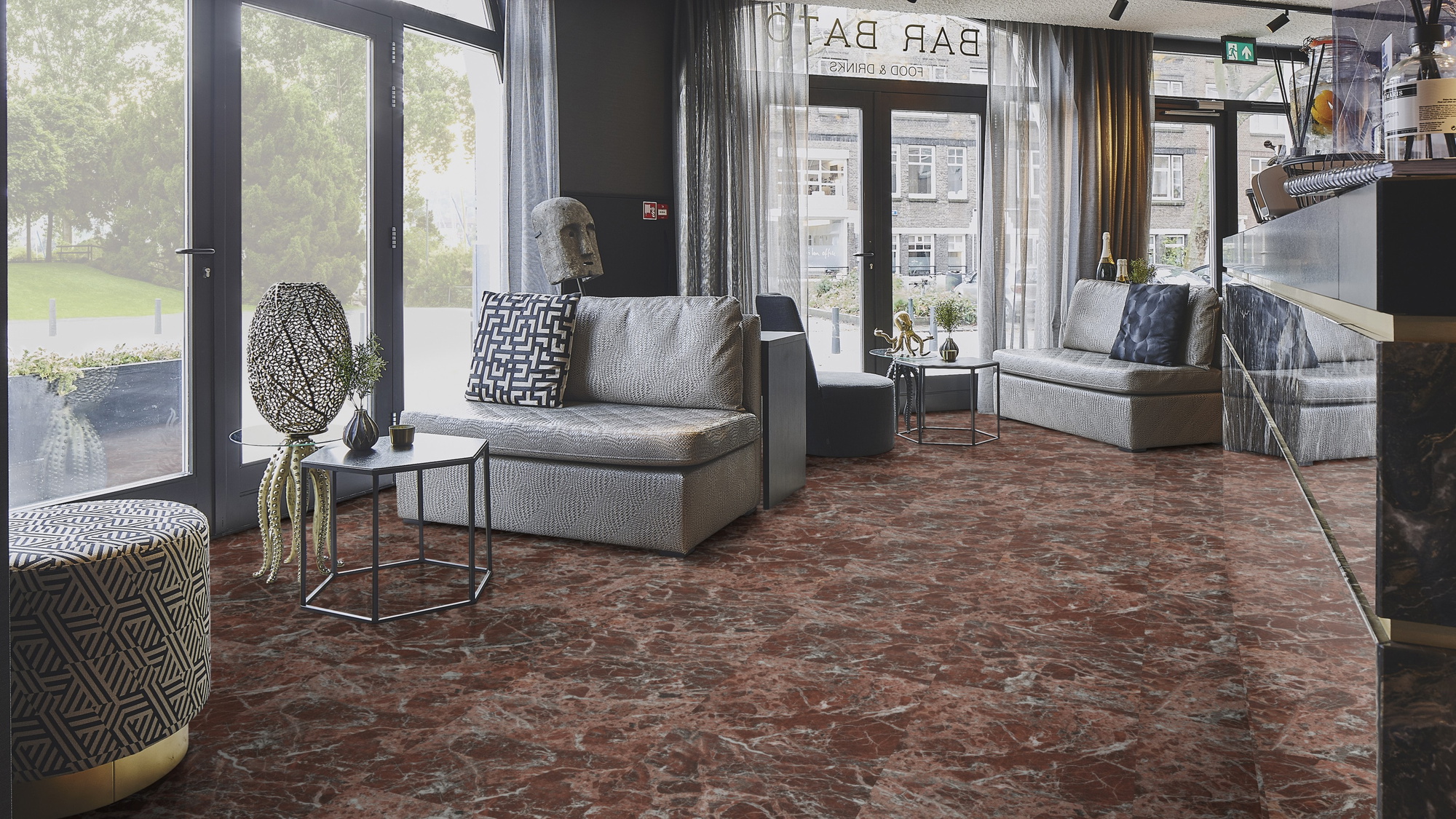Milieubild Lounge in Hotelbar - Forbo Flooring Klebe-Vinyl Allura Dryback 0.55 Material Terra Marble Milieubild Lounge in Hotelbar - Forbo Flooring 243647