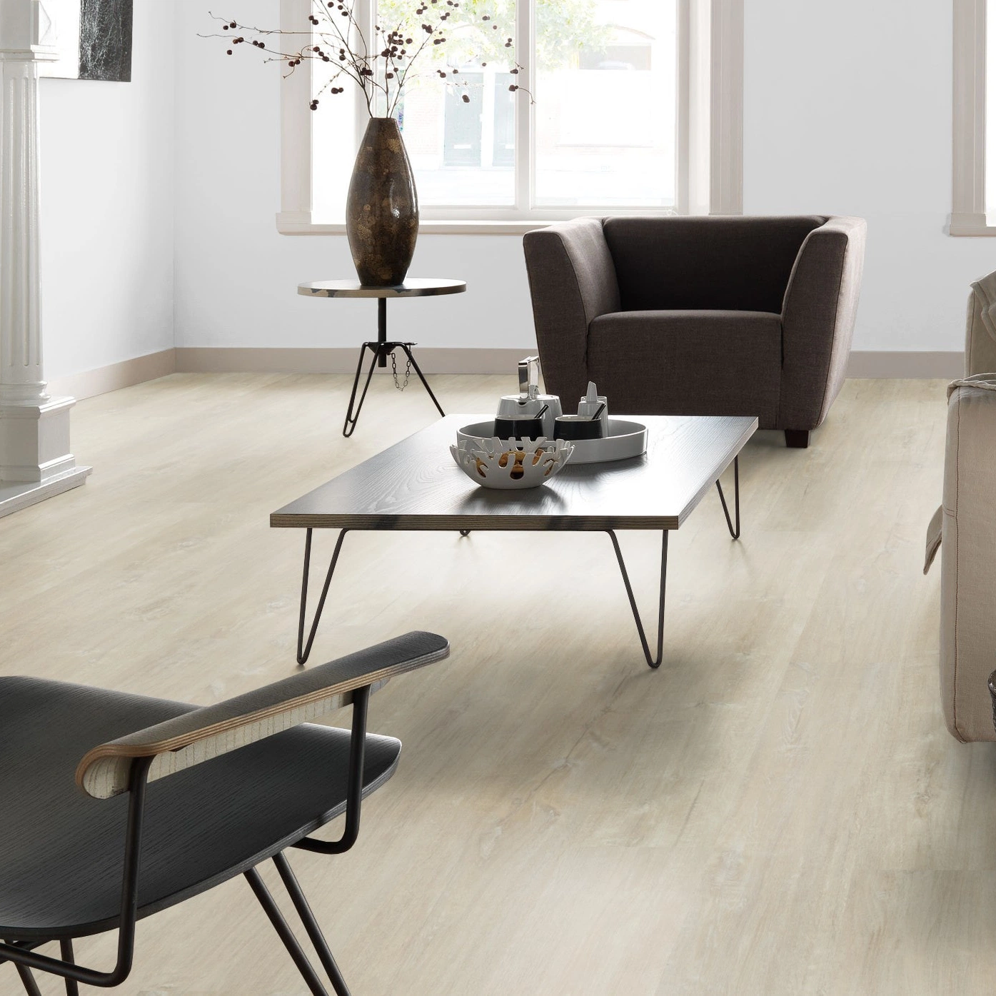 Milieubild Altbau-Wohnzimmer mit Kamin - Forbo Flooring Klebe-Vinyl Enduro Dryback Wood Light Timber Milieubild Altbau-Wohnzimmer mit Kamin - Forbo Flooring 217627
