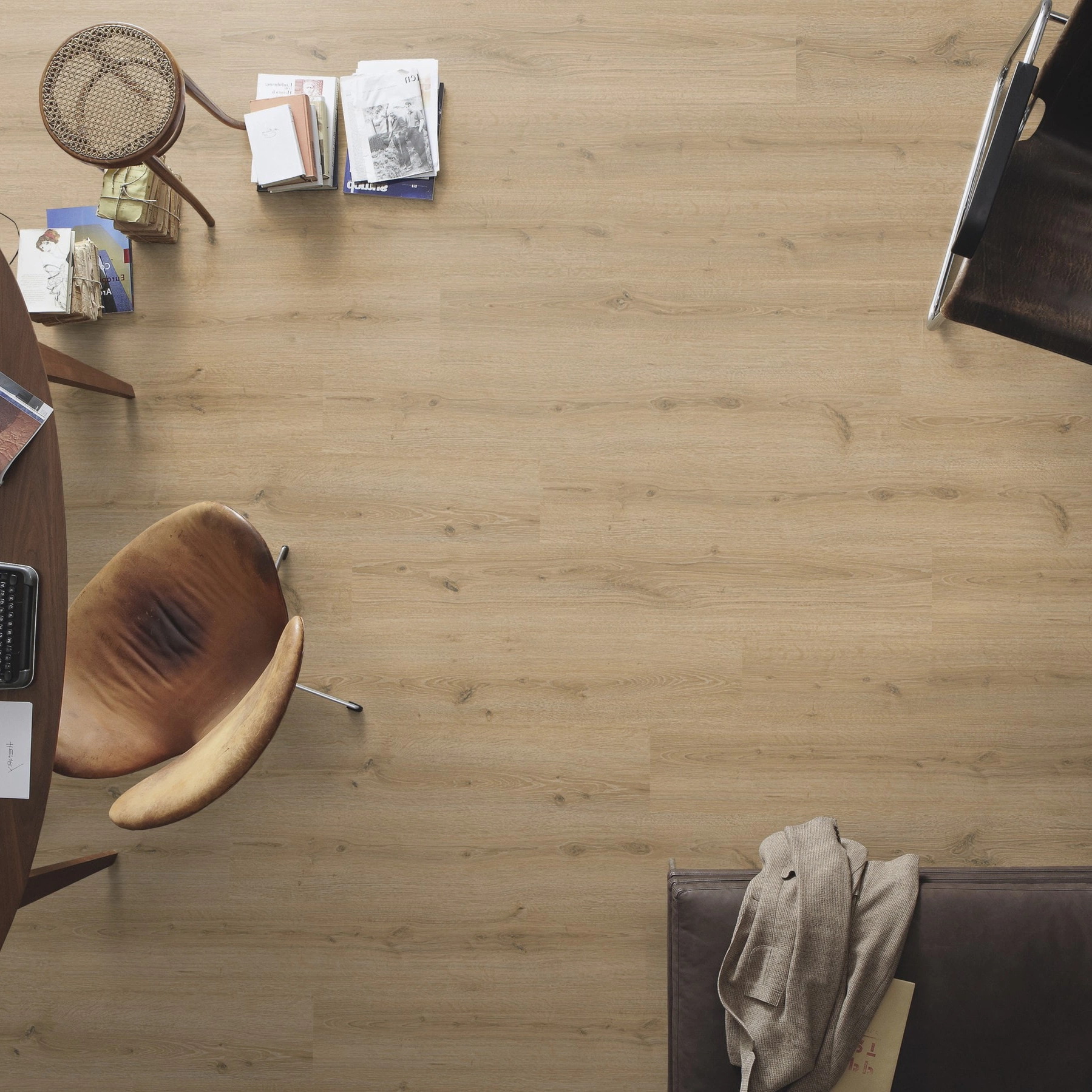 Milieubild Büro mit ovalem Tisch - Draufsicht - MEISTER Laminat LC 150 Turmeiche hell Milieubild Büro mit ovalem Tisch - Draufsicht - MEISTER 600014-1288198-07141