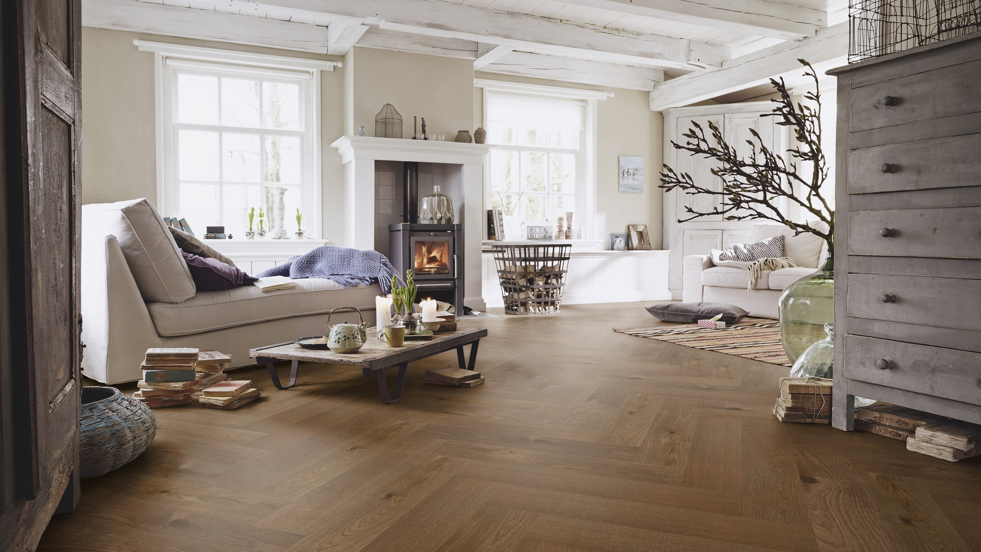 Milieubild Wohnzimmer im Landhaus-Stil - MEISTER Holzboden HS 500 Lindura Eiche classic olivgrau Milieubild Wohnzimmer im Landhaus-Stil - MEISTER 500010-0700140-08926