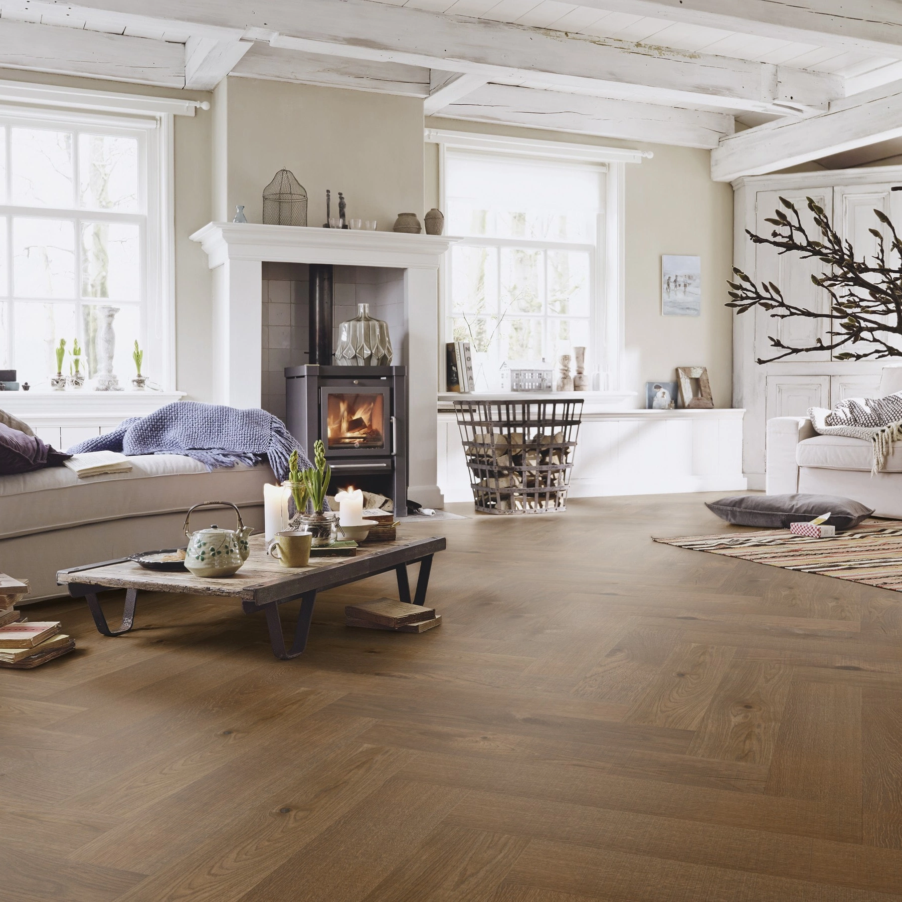 Milieubild Wohnzimmer im Landhaus-Stil - MEISTER Holzboden HS 500 Lindura Eiche classic olivgrau Milieubild Wohnzimmer im Landhaus-Stil - MEISTER 500010-0700140-08926