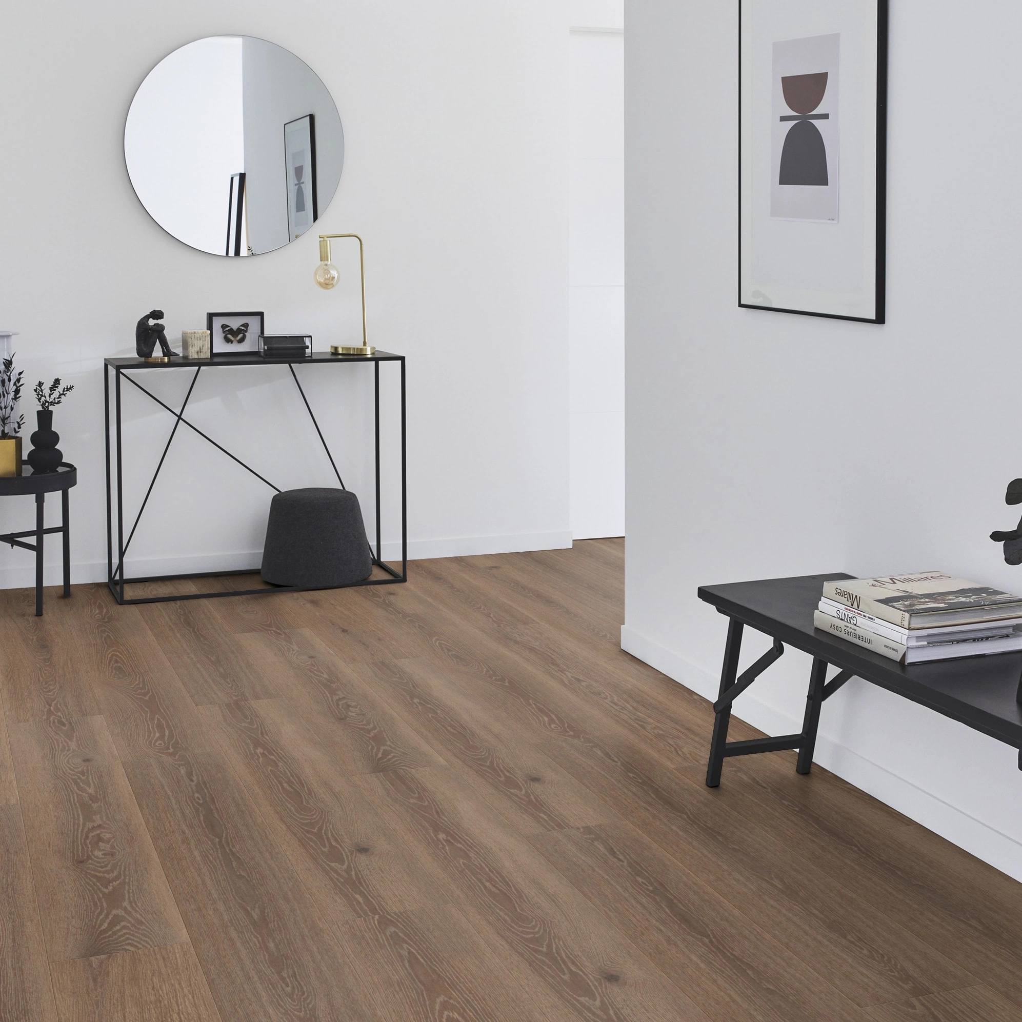 Milieubild Flur mit Sideboard und Spiegel - Tarkett Klebe-Vinyl Essence 55 Tribe Oak Mocha Milieubild Flur mit Sideboard und Spiegel - Tarkett 260053009