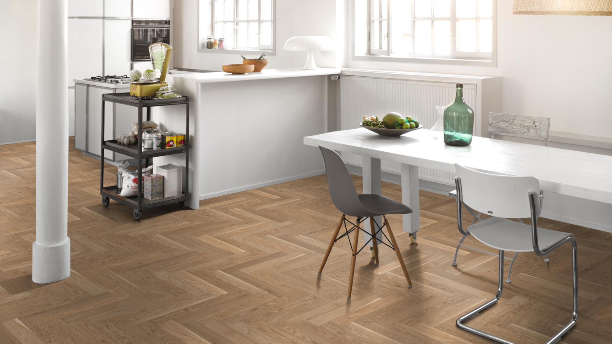 Milieubild Küche mit Essbereich - Parador Parkett Trendtime 3 Eiche cream Milieubild Küche mit Essbereich - Parador 1739932