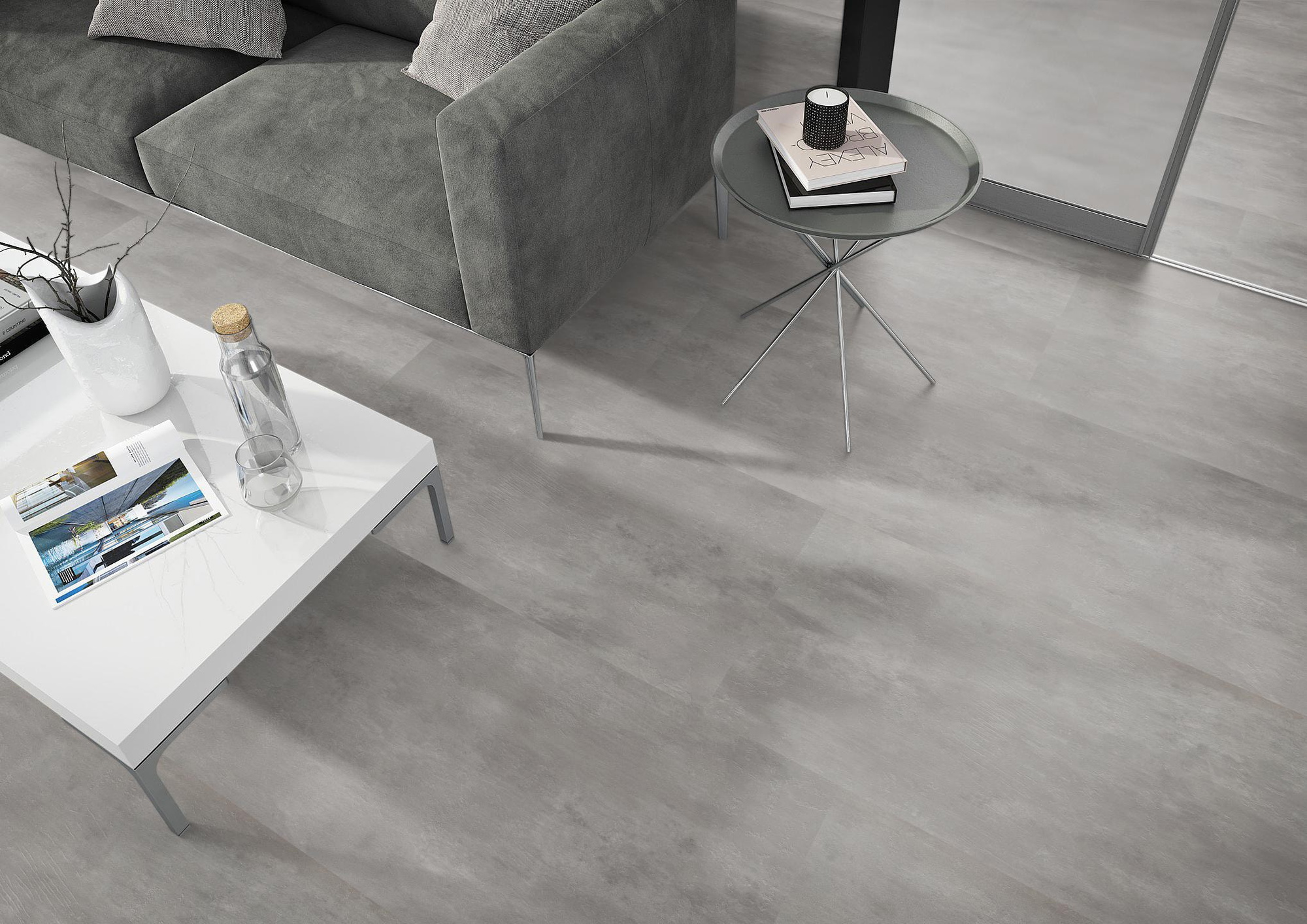 Milieubild Wohnzimmer - Sofa mit Beistelltisch und Glastür - nexflor NXF-51030-001