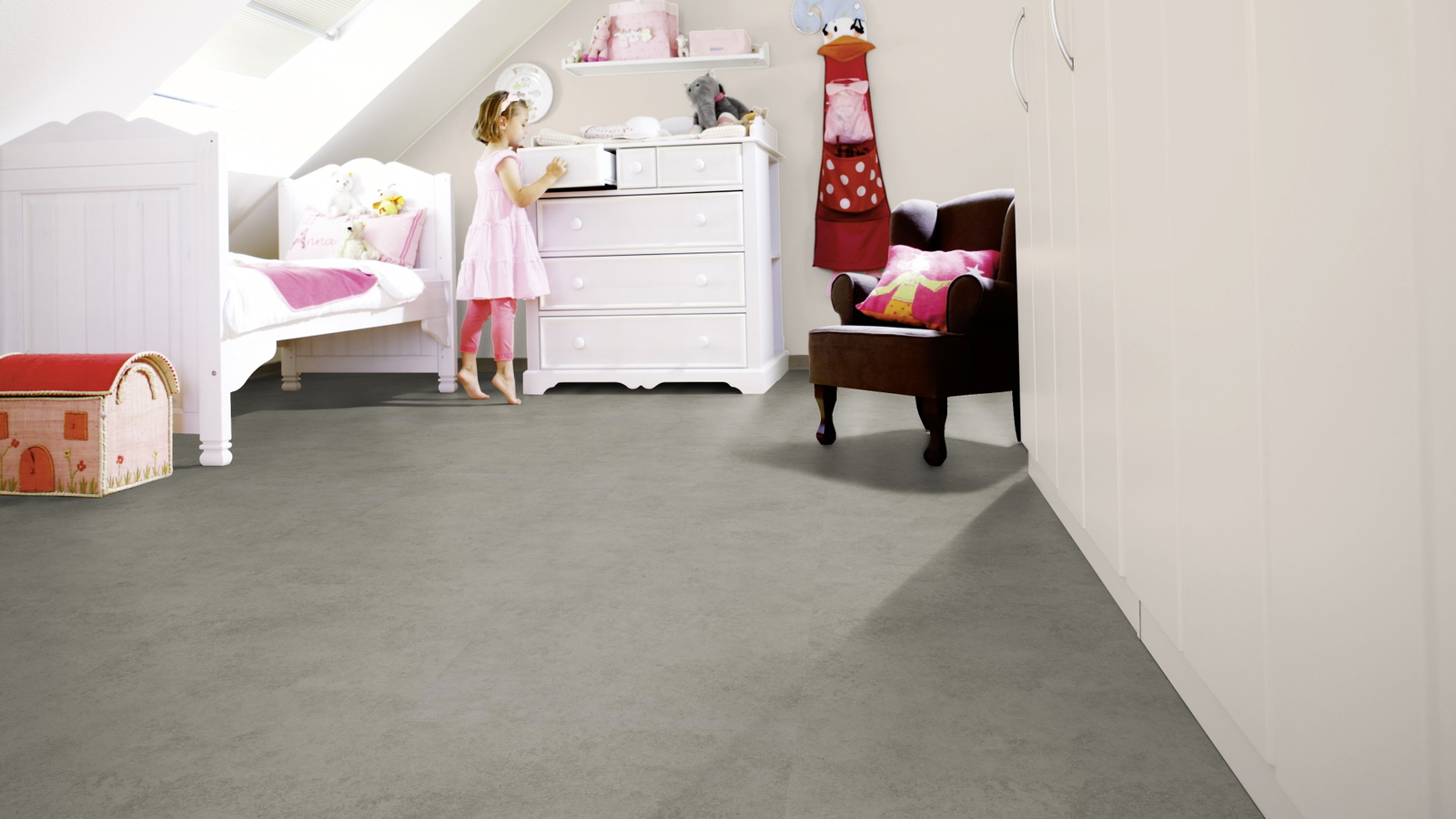 Milieubild Kinderzimmer mit weißer Kommode - wineo PL117R