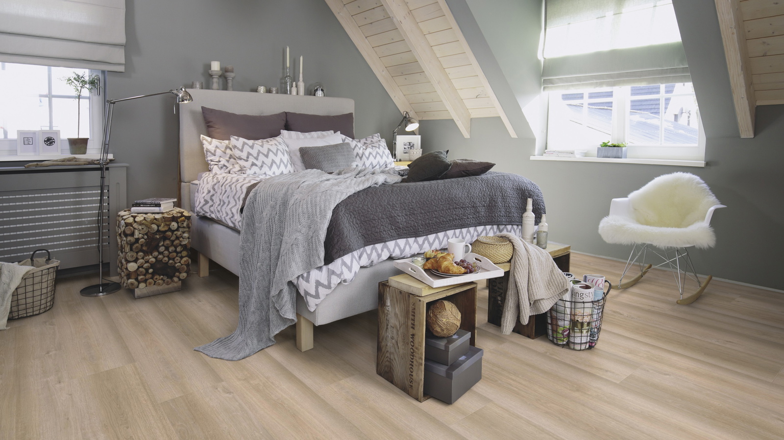 Milieubild Schlafzimmer im modernen Dachgeschoss - wineo PL097R