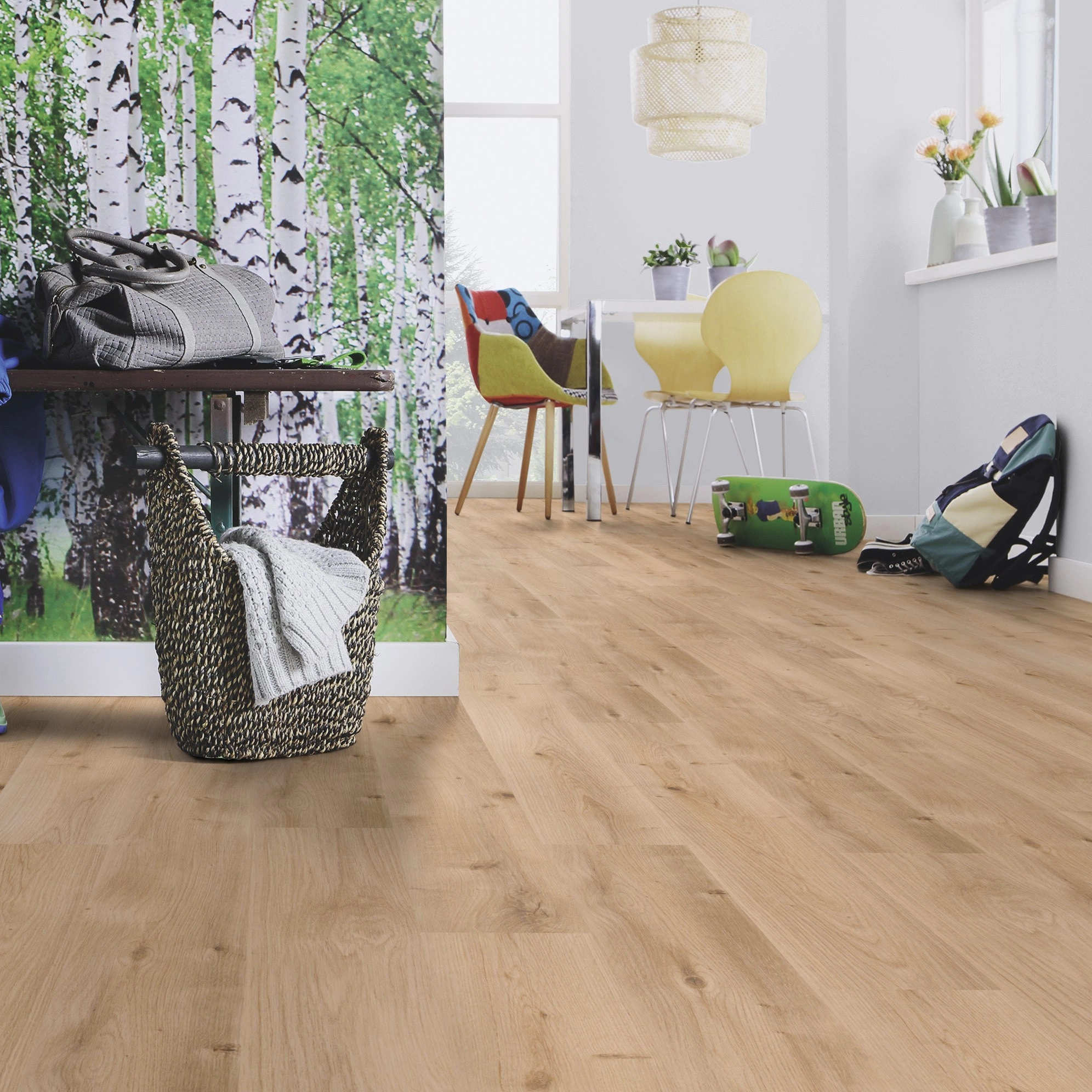 Milieubild Esszimmer mit Flur und Sitzbank - wineo HDF Klick-Bioboden PURLINE wineo 1000 wood L Intensive Oak Honey Milieubild Esszimmer mit Flur und Sitzbank - wineo MLP299R