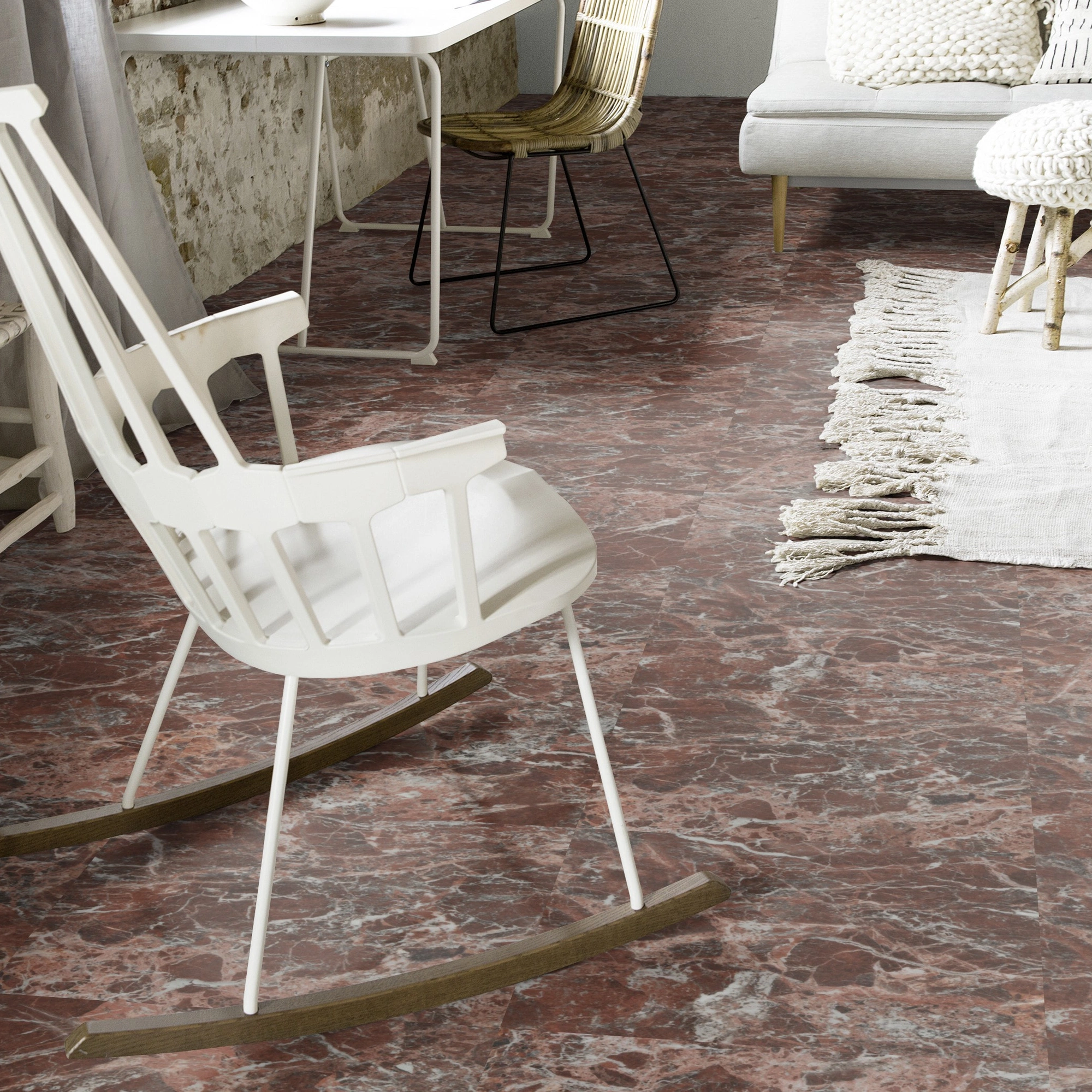 Milieubild Wohnzimmer mit Schaukelstuhl im skandinavischen Stil - Forbo Flooring Klebe-Vinyl Allura Dryback 0.55 Material Terra Marble Milieubild Wohnzimmer mit Schaukelstuhl im skandinavischen Stil - Forbo Flooring 243647