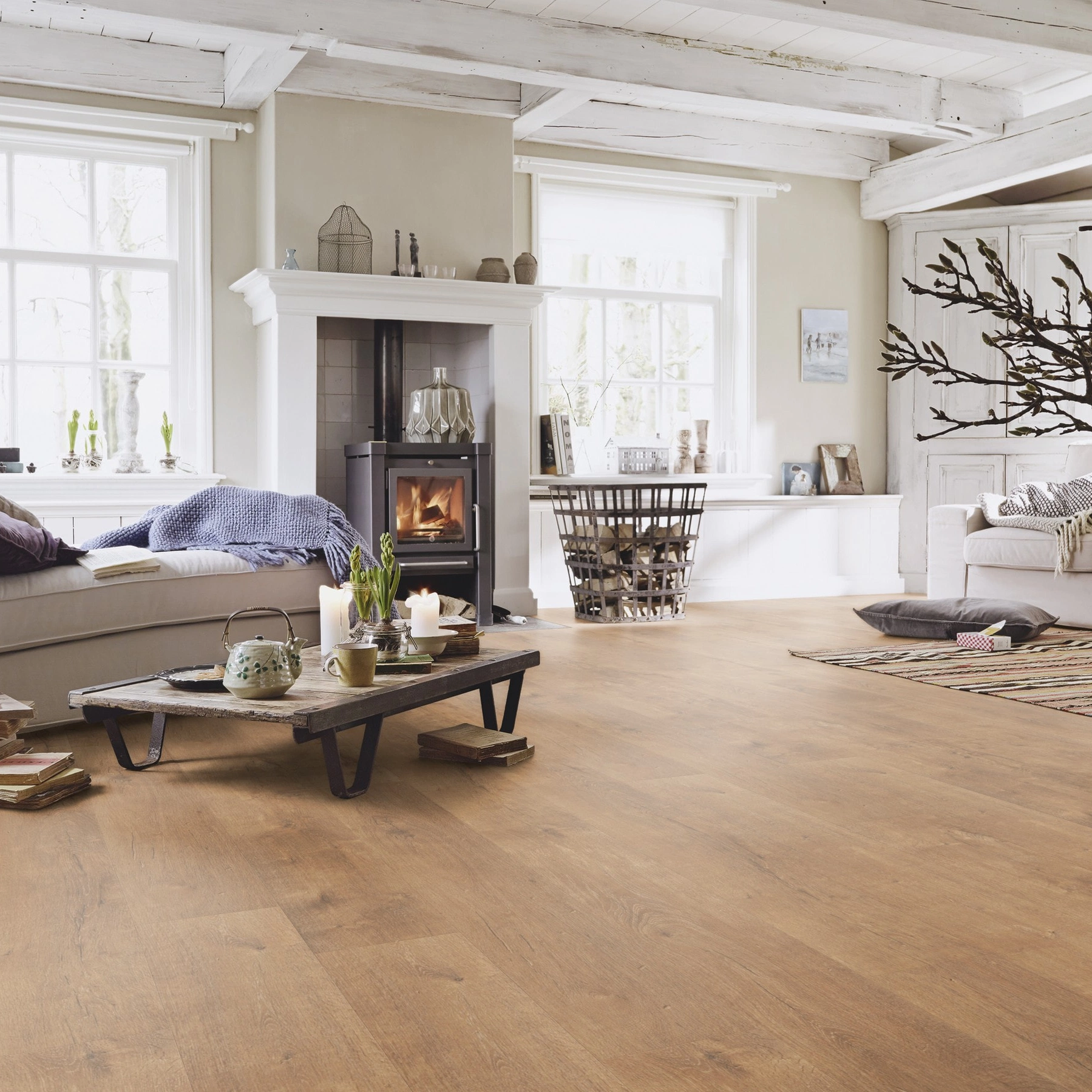 Milieubild Wohnzimmer im Landhaus-Stil - MEISTER Laminat LD 55 Stieleiche natur Milieubild Wohnzimmer im Landhaus-Stil - MEISTER 600015-1288198-06952
