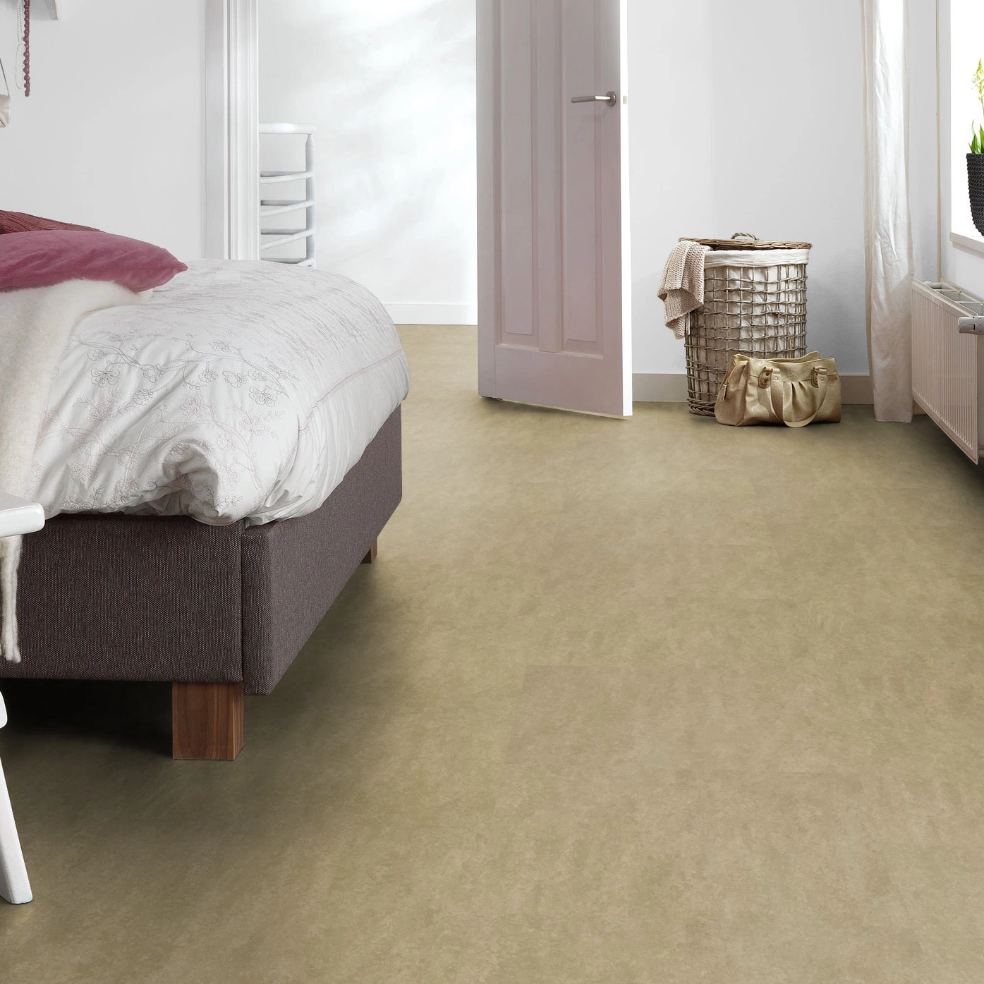Milieubild Schlafzimmer mit Hocker - Forbo Flooring Marmoleum Modular Neutral Oat Milieubild Schlafzimmer mit Hocker - Forbo Flooring 255344