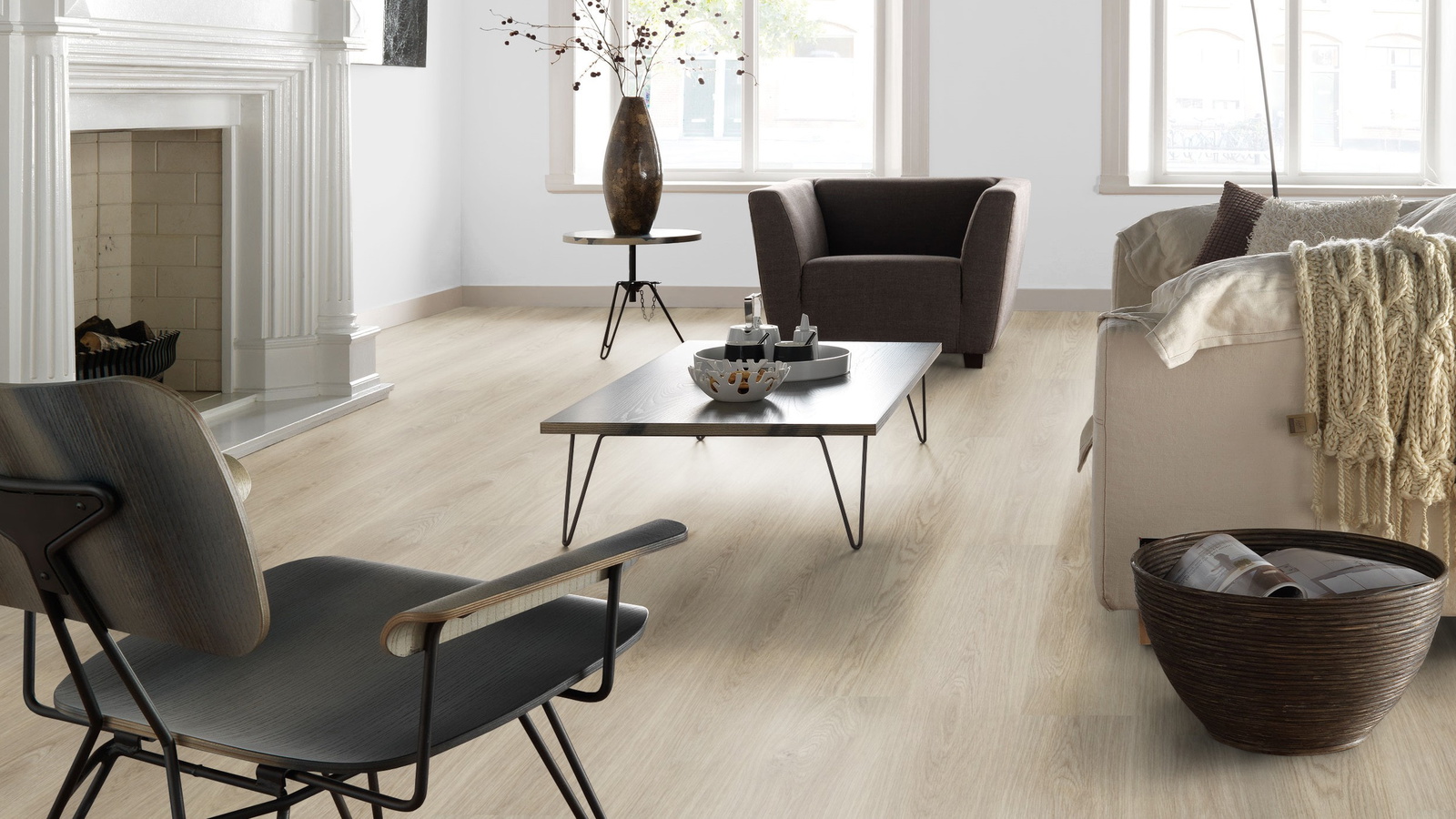Milieubild Altbau-Wohnzimmer mit Kamin - Forbo Flooring 217618