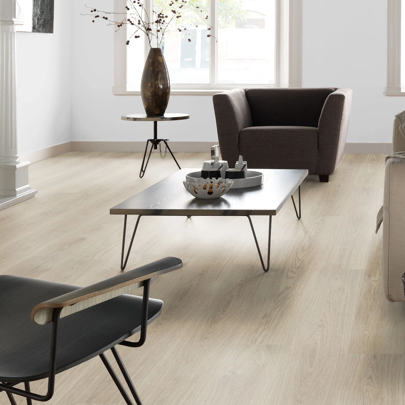 Milieubild Altbau-Wohnzimmer mit Kamin - Forbo Flooring Klebe-Vinyl Enduro Dryback Wood Washed Oak Milieubild Altbau-Wohnzimmer mit Kamin - Forbo Flooring 217618