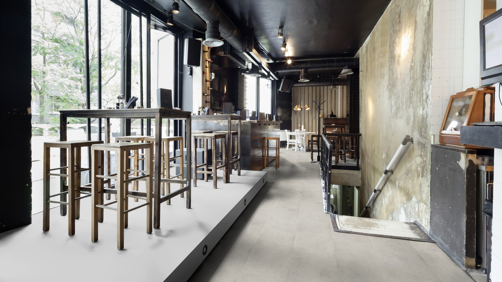 Milieubild Restaurant - Bar mit Tischen und Hockern - wineo PL15408SXL