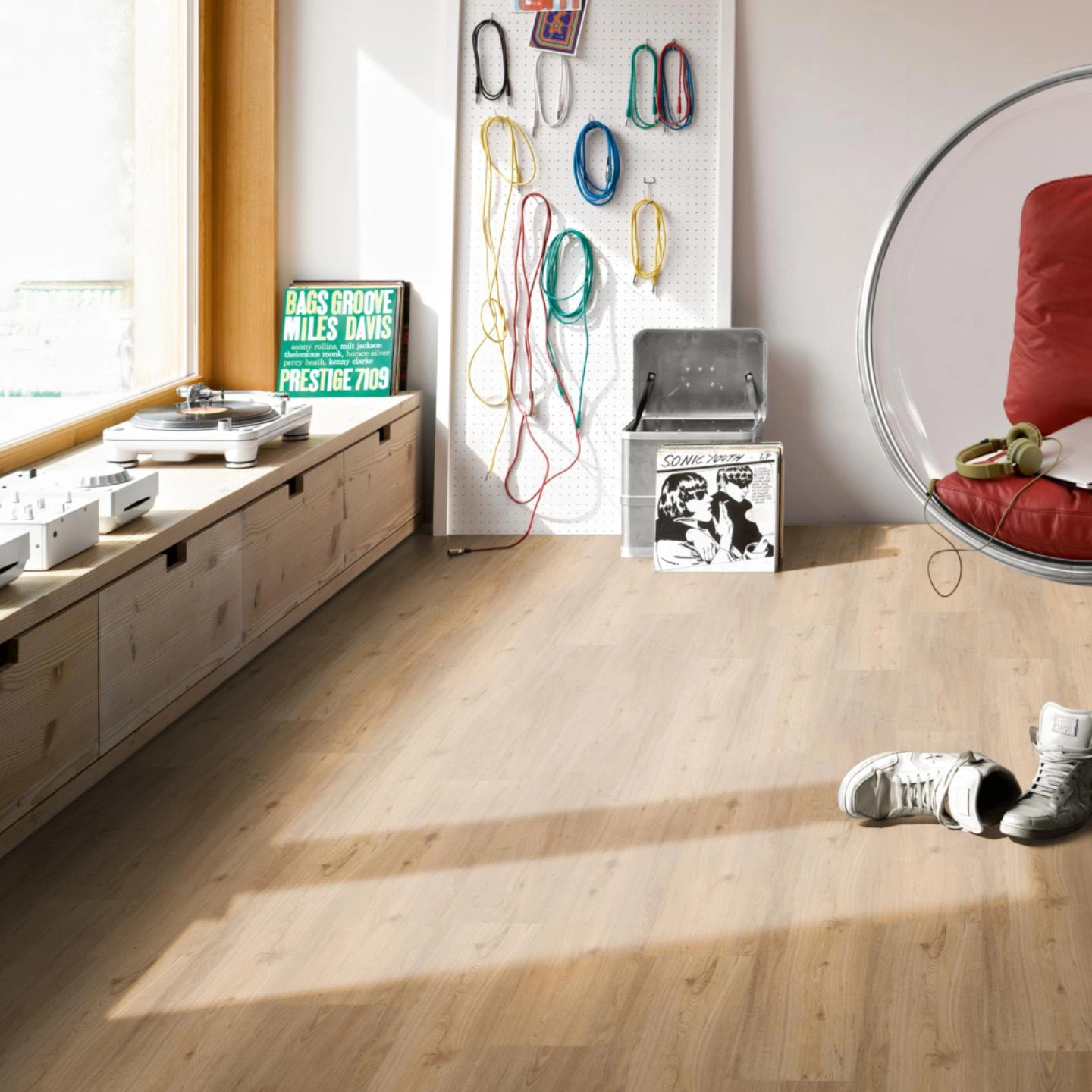 Milieubild Musikzimmer mit Plattenspieler - Parador HDF Klick-Vinyl Basic 30 Eiche natur Milieubild Musikzimmer mit Plattenspieler - Parador 1649299