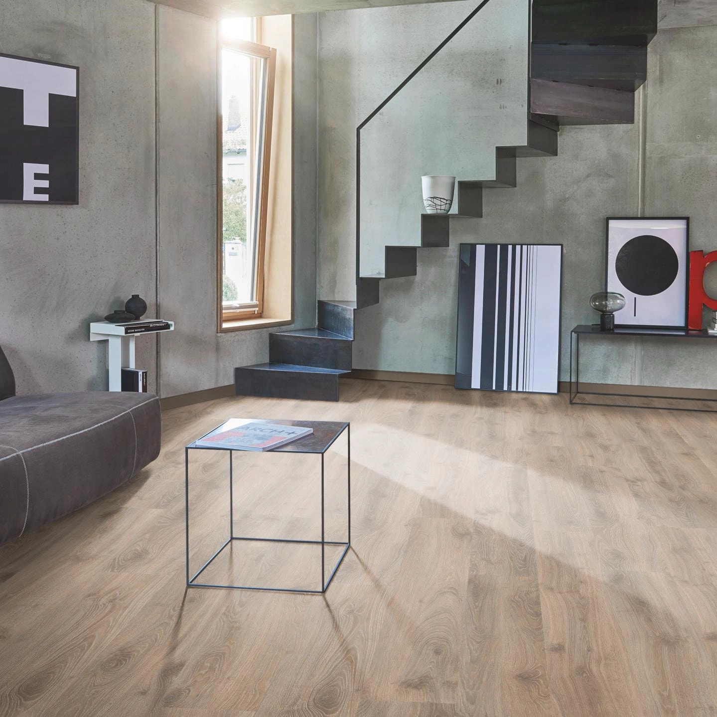 Milieubild Wohnzimmer im modernen Loft-Stil - Parador Laminat Classic 1050 Eiche Tradition Grau-beige Milieubild Wohnzimmer im modernen Loft-Stil - Parador 1517691