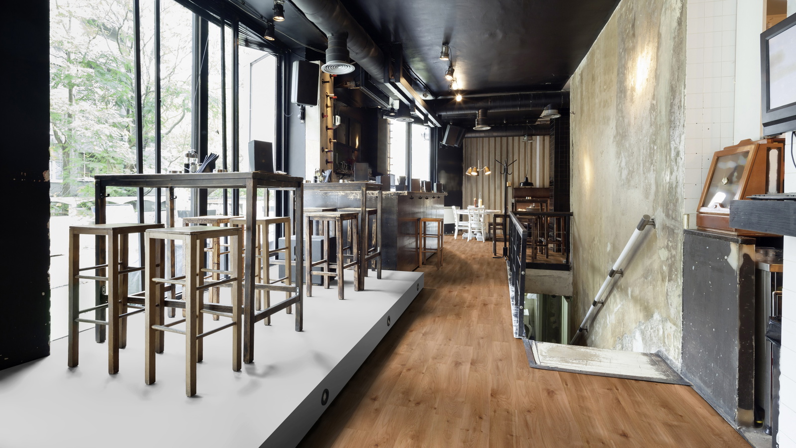 Milieubild Restaurant - Bar mit Tischen und Hockern - wineo PLC300R