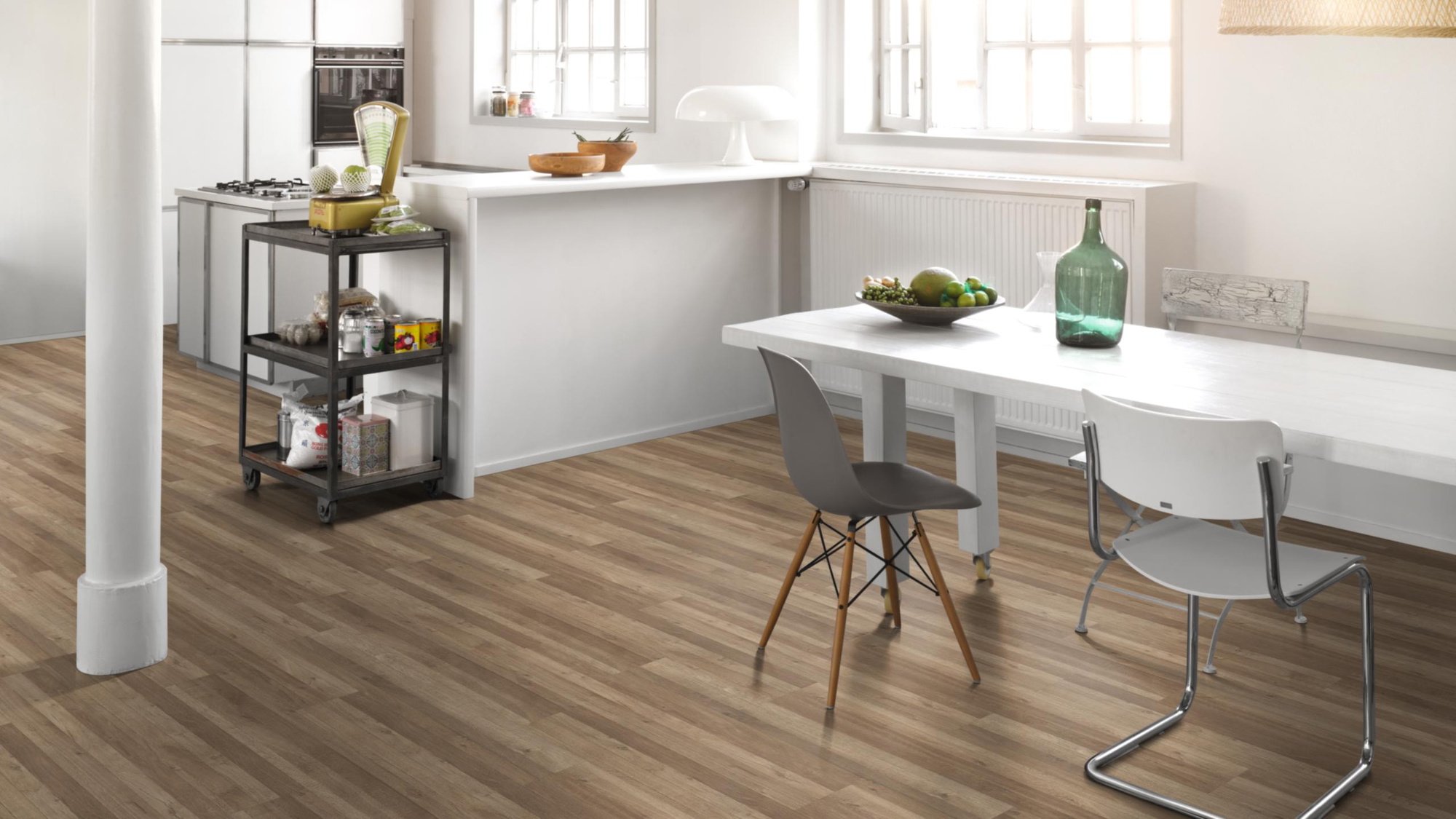 Milieubild Küche mit Essbereich - Parador HDF Klick-Designboden Modular ONE Eiche Linea natur Milieubild Küche mit Essbereich - Parador 1744550