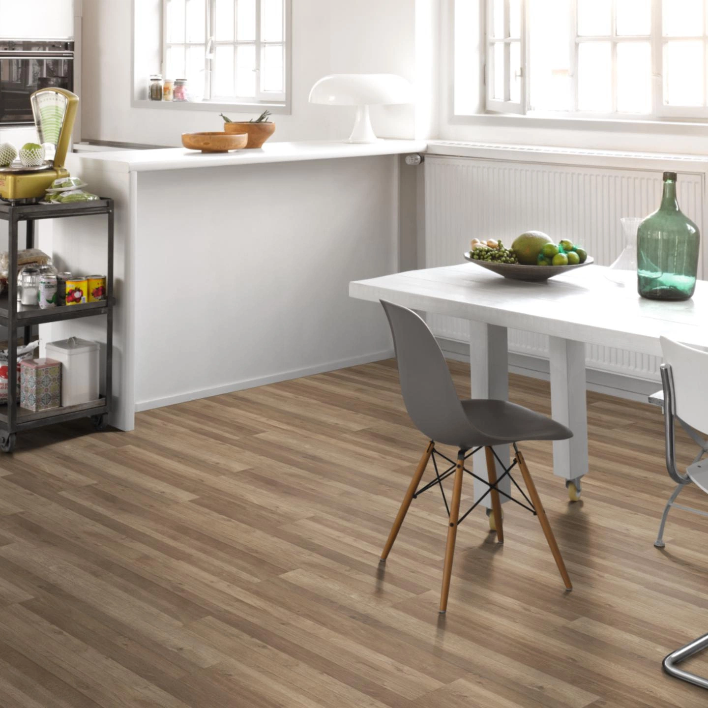Milieubild Küche mit Essbereich - Parador HDF Klick-Designboden Modular ONE Eiche Linea natur Milieubild Küche mit Essbereich - Parador 1744550