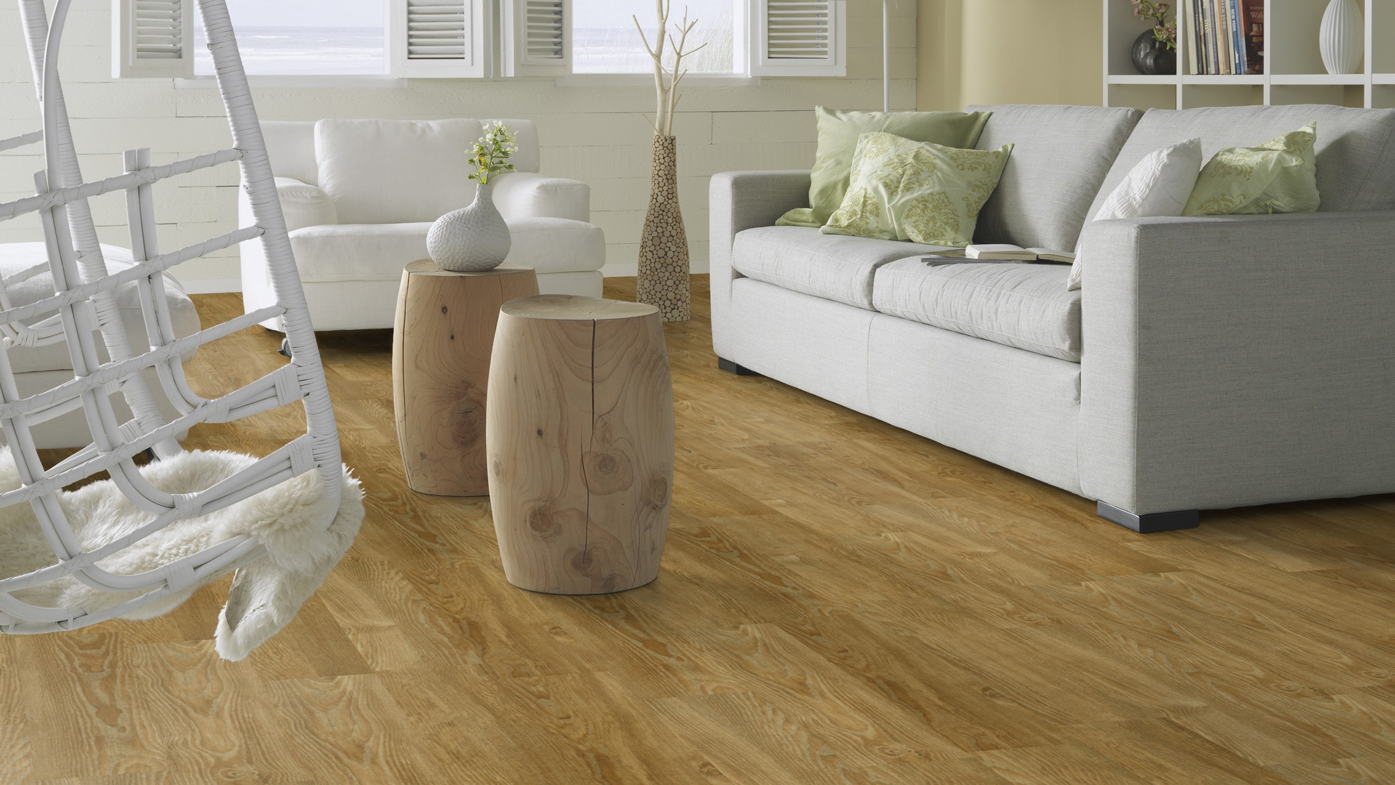 Milieubild Modernes, freundliches Wohnzimmer mit Sofa - Forbo Flooring 243615