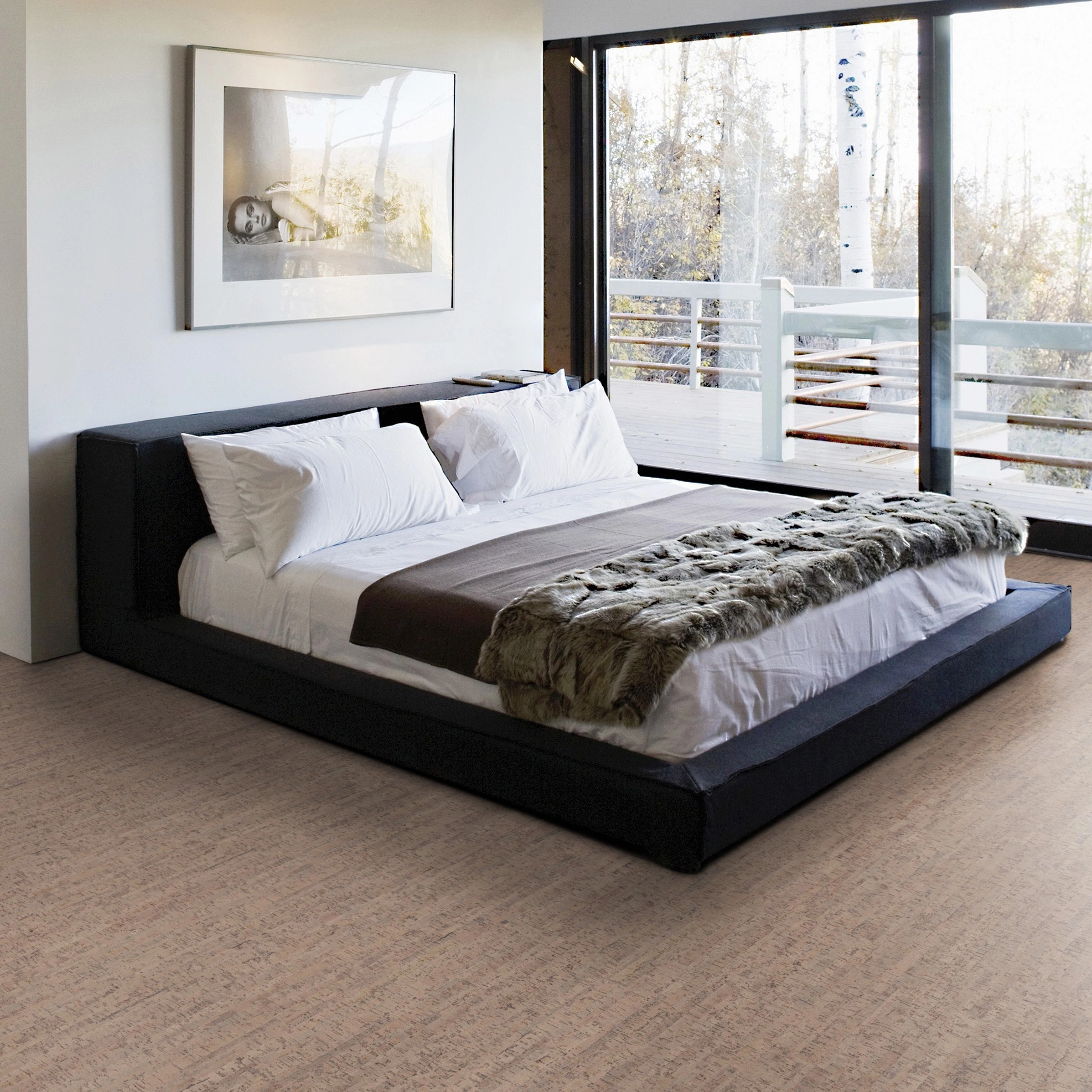 Milieubild Schlafzimmer mit Balkon - Wicanders Wise HDF Klick-Korkboden cork Go Gloomy Milieubild Schlafzimmer mit Balkon - Wicanders Wise 80001285