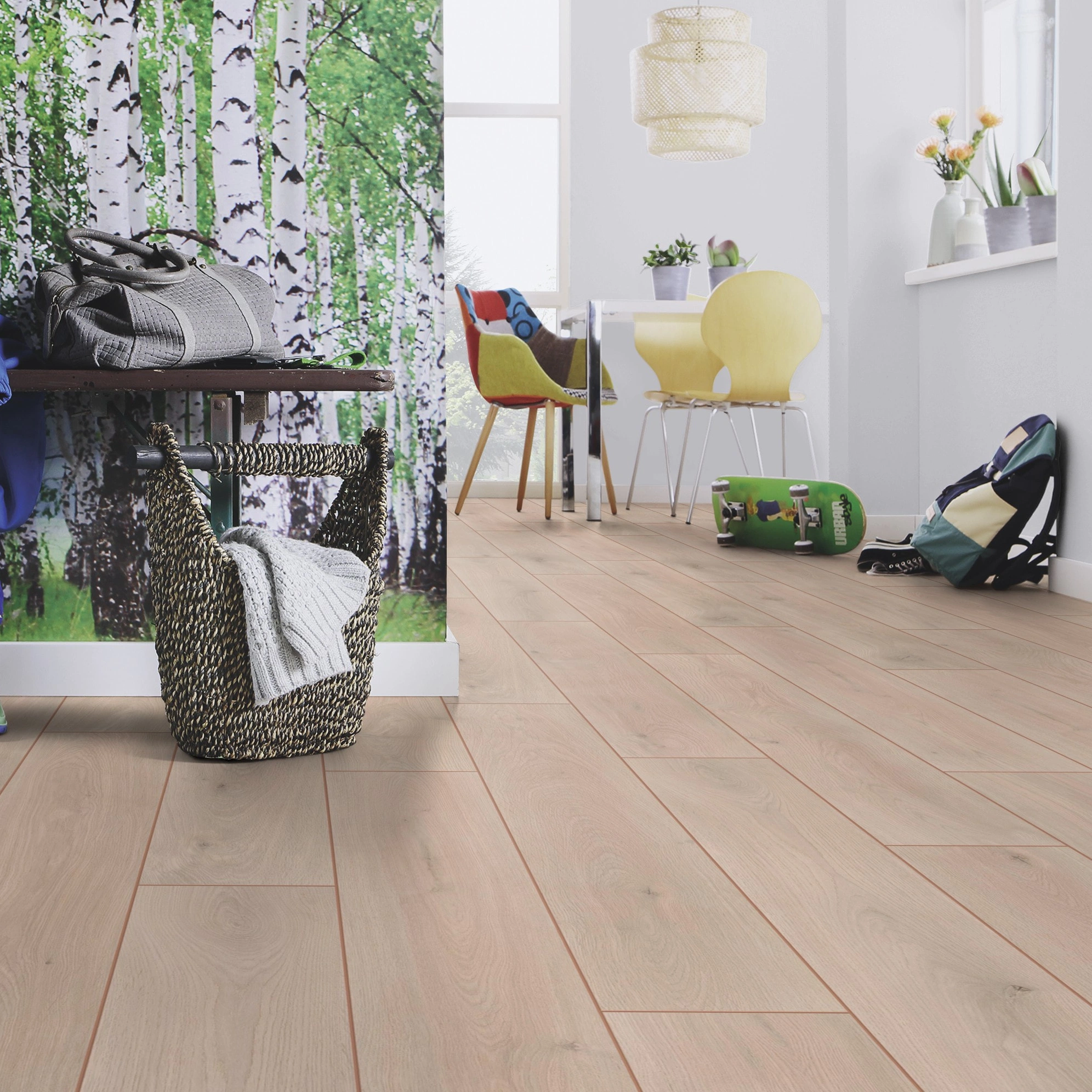 Milieubild Esszimmer mit Flur und Sitzbank - wineo HDF Klick-Bioboden PURLINE wineo 1000 wood XL Noble Oak Powder Milieubild Esszimmer mit Flur und Sitzbank - wineo MLP309R