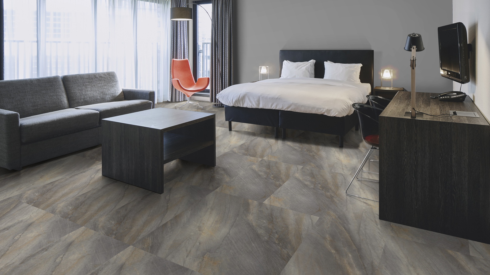 Milieubild Hotelzimmer mit Kingsize-Bett - Forbo Flooring 243669