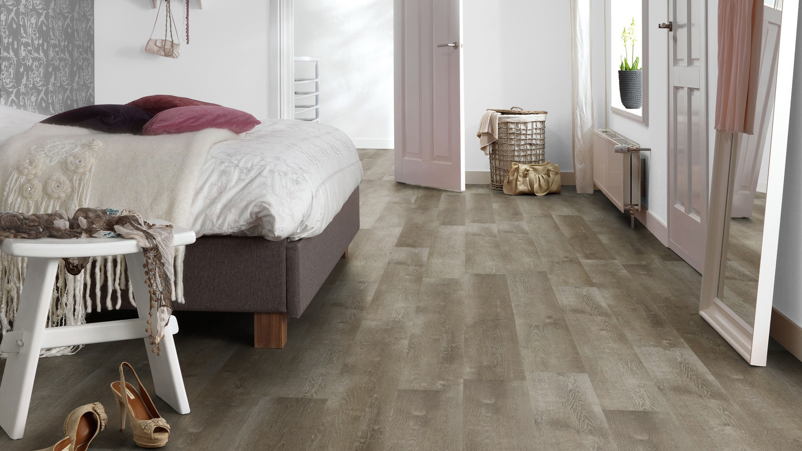 Milieubild Schlafzimmer mit Hocker - Forbo Flooring 217632
