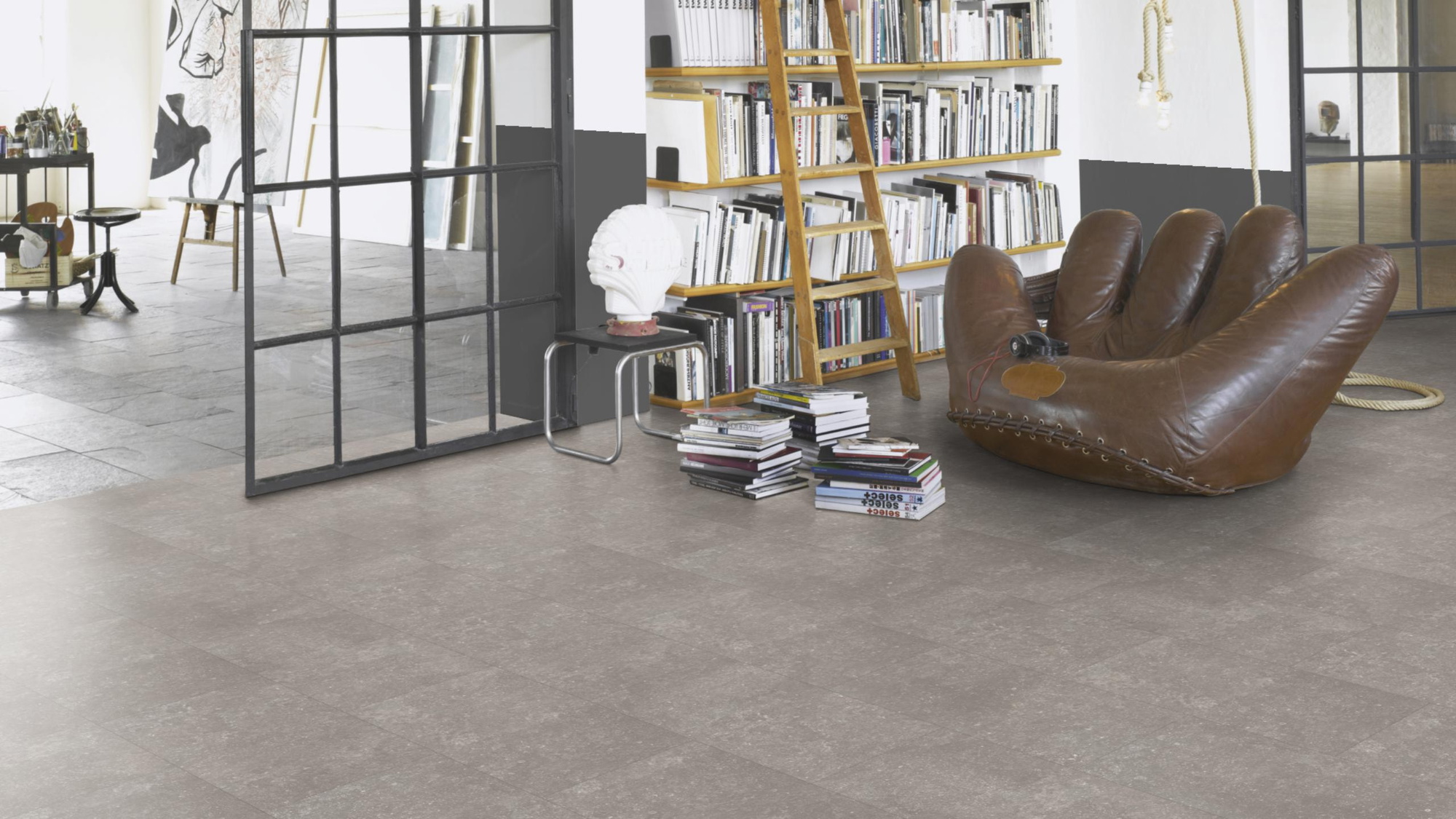 Milieubild Modernes Wohnzimmer mit Atelier - Parador HDF Klick-Designboden Modular ONE Granit grau Milieubild Modernes Wohnzimmer mit Atelier - Parador 1743536