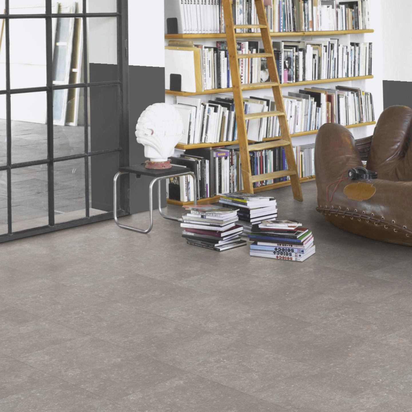 Milieubild Modernes Wohnzimmer mit Atelier - Parador HDF Klick-Designboden Modular ONE Granit grau Milieubild Modernes Wohnzimmer mit Atelier - Parador 1743536