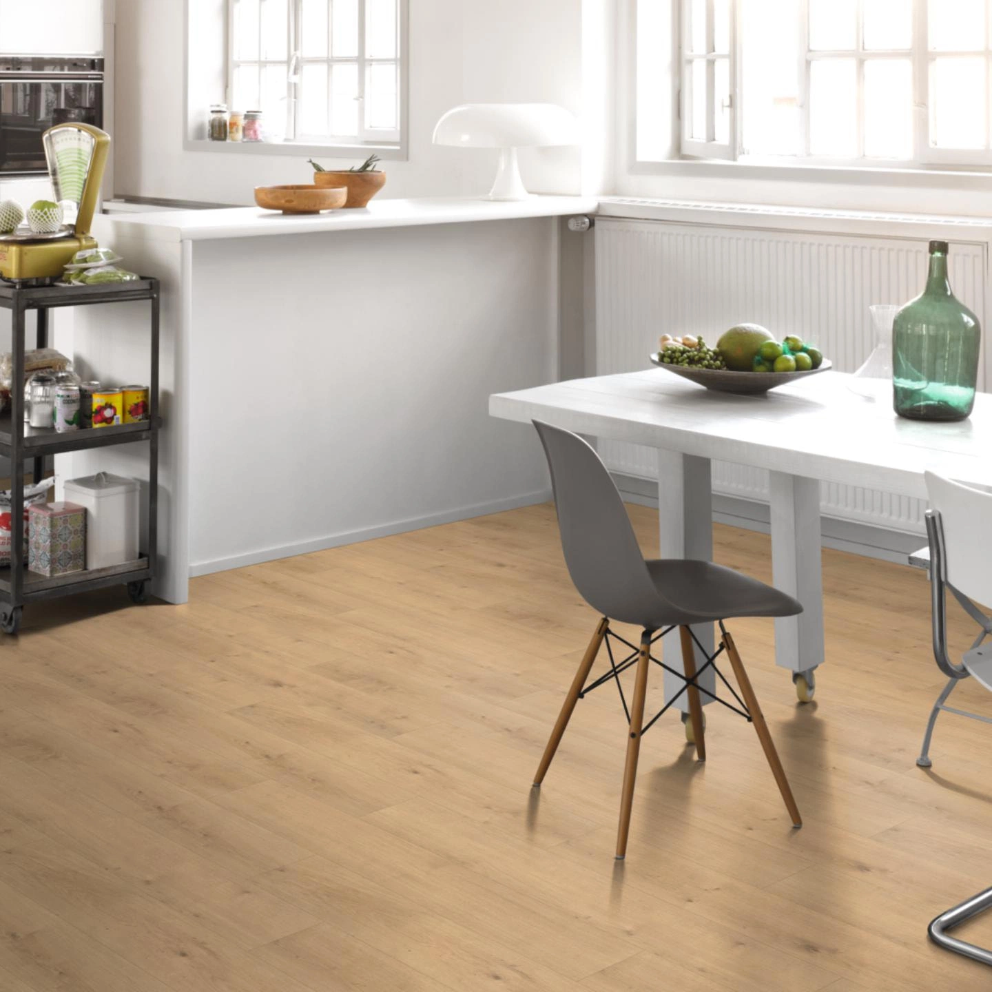Milieubild Küche mit Essbereich - Parador HDF Klick-Designboden Modular ONE Eiche Pure natur Milieubild Küche mit Essbereich - Parador 1730766