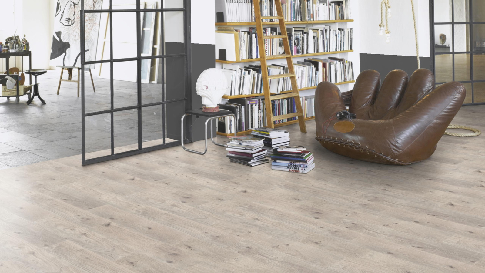 Milieubild Modernes Wohnzimmer mit Atelier - Parador 1593798
