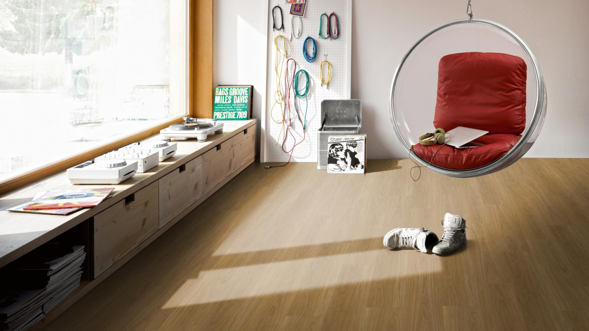 Milieubild Musikzimmer mit Plattenspieler - Parador Klebe-Vinyl Classic 2025 Eiche Oxford karamellbraun Milieubild Musikzimmer mit Plattenspieler - Parador 1748869