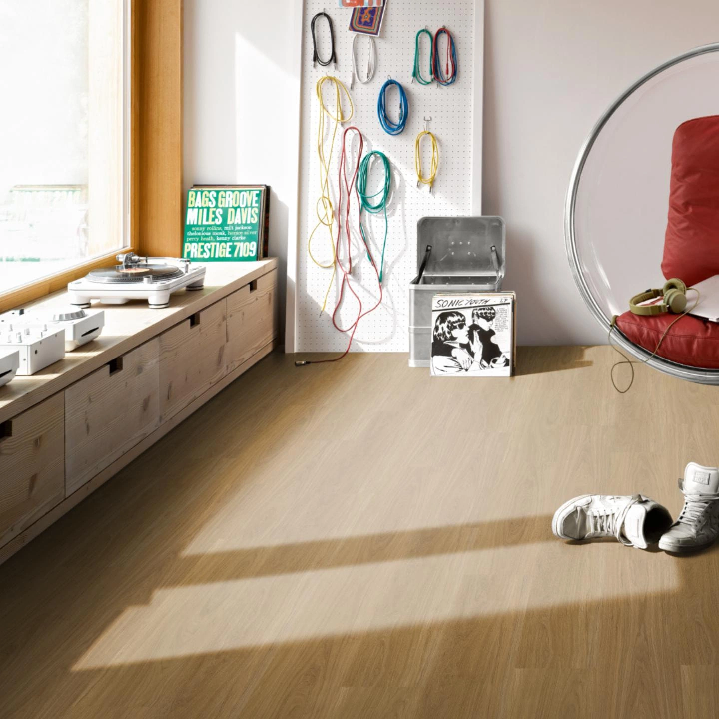 Milieubild Musikzimmer mit Plattenspieler - Parador Klebe-Vinyl Classic 2025 Eiche Oxford karamellbraun Milieubild Musikzimmer mit Plattenspieler - Parador 1748869